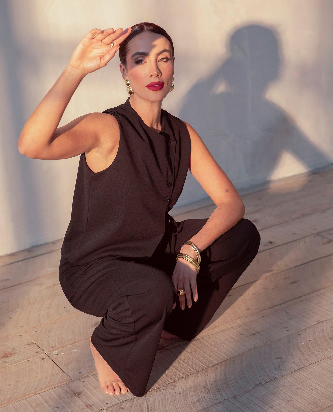 CHALECO NEGRO PARA MUJER ASIMÉTRICO CON ANUDADO EN COSTADO