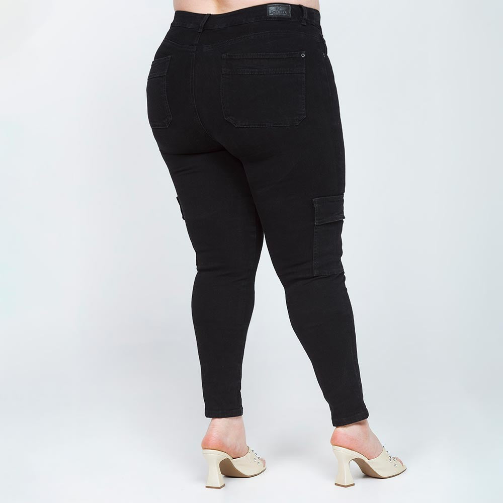 PANTALÓN NEGRO TALLAS GRANDES CARGO Adrissa