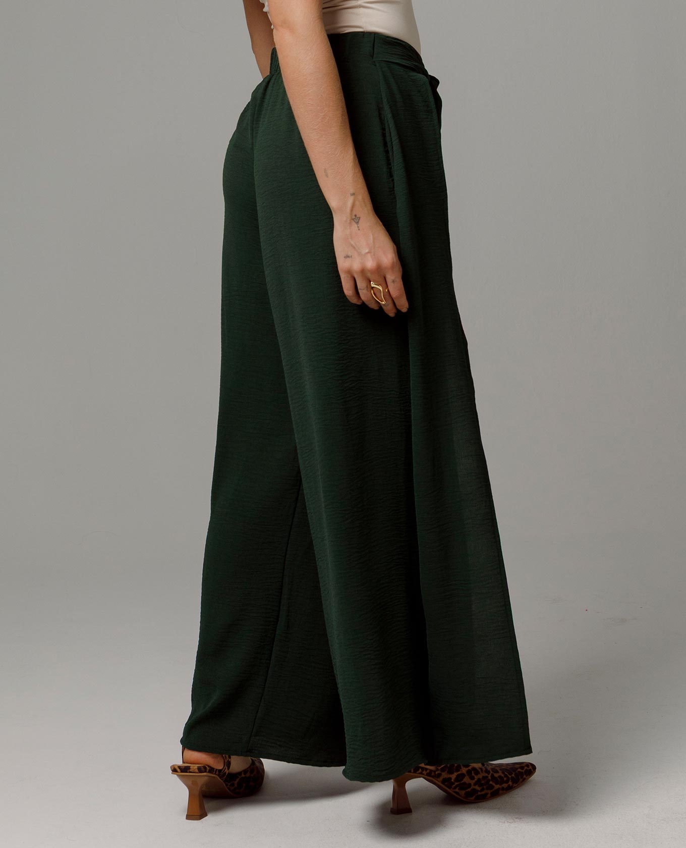 PANTALÓN PAREO SILUETA WIDE LEG TELA CON EFECTO Y BOLSILLOS LATERALES Adrissa | Ropa para mujer Pantalones
