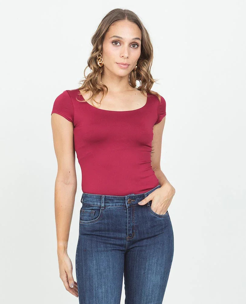 BLUSA ADRISSA BÁSICA REBECA PARA MUJER VINOTINTO Adrissa Blusas