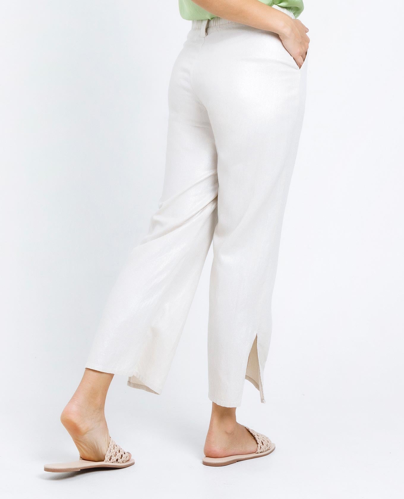 PANTALÓN FLARE PARA MUJER EN TELA CON EFECTO LINO RECUBIERTO CON ELÁSTICO Adrissa | Ropa para mujer Pantalones