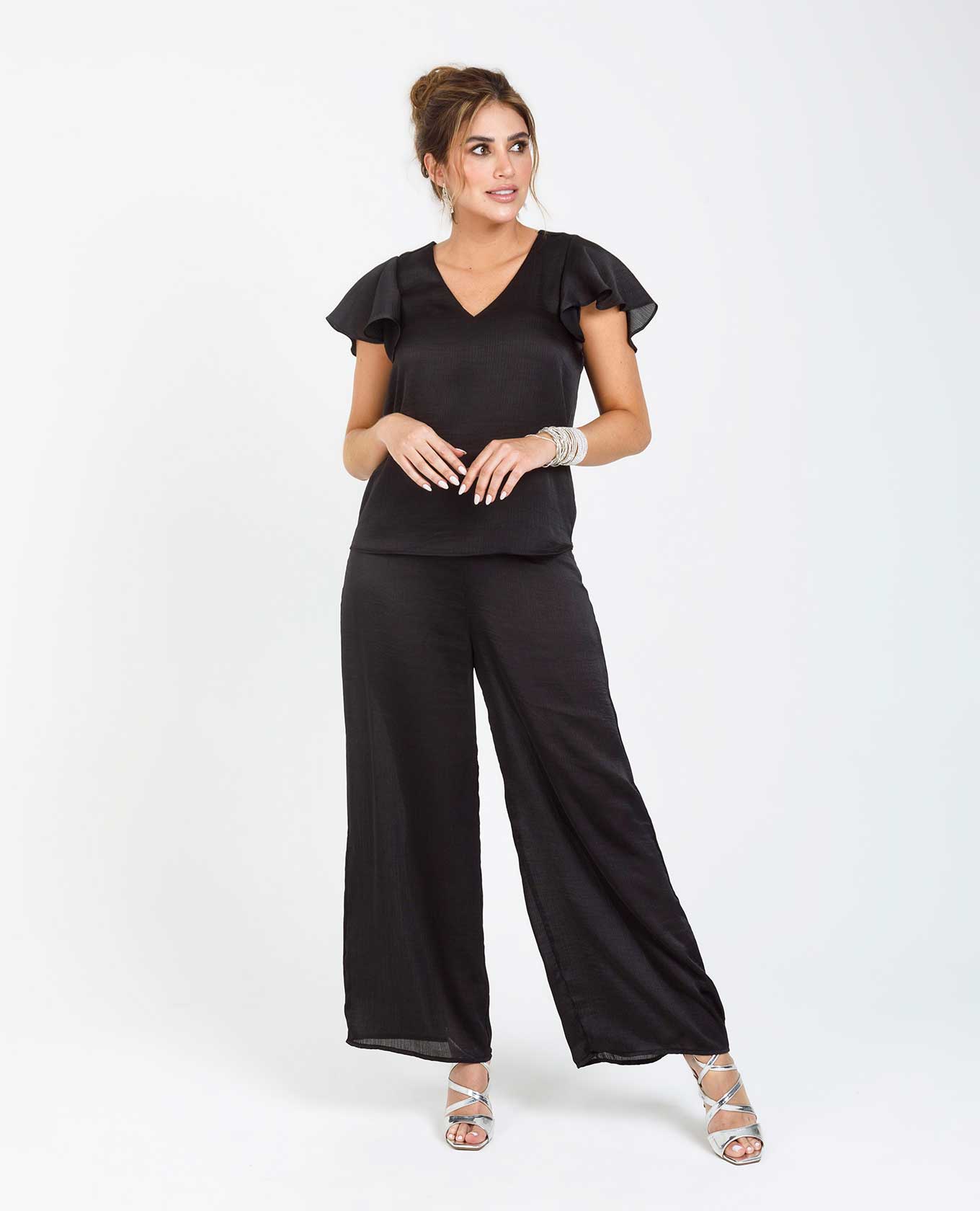 BLUSA NEGRA ESCOTE V TELA SATINADA Adrissa