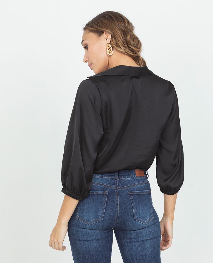 BLUSA BÁSICA GABRIELA DRAPEADA TELA SATINADA Adrissa
