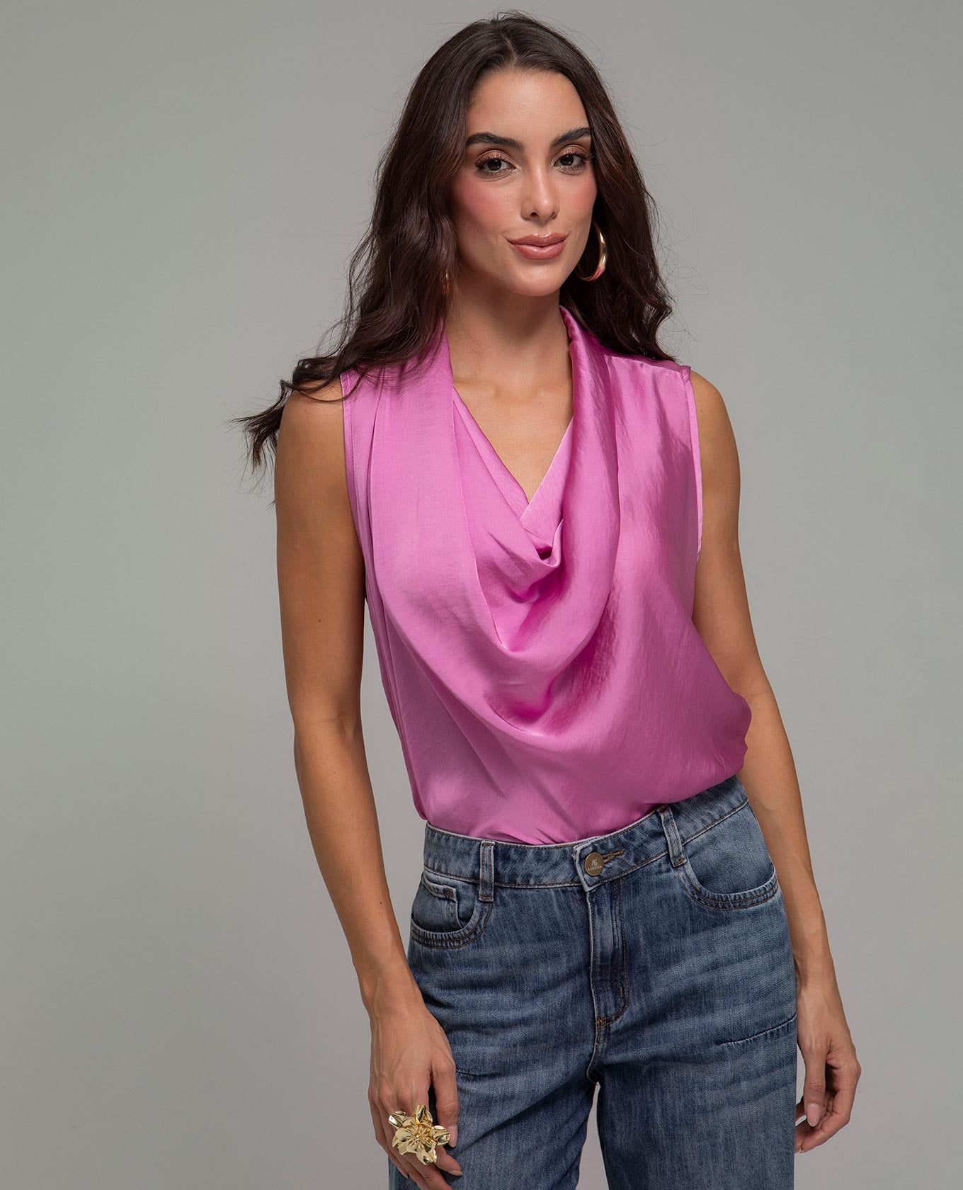 BLUSA BÁSICA MARCELA MORA EN LECHE Adrissa Blusas