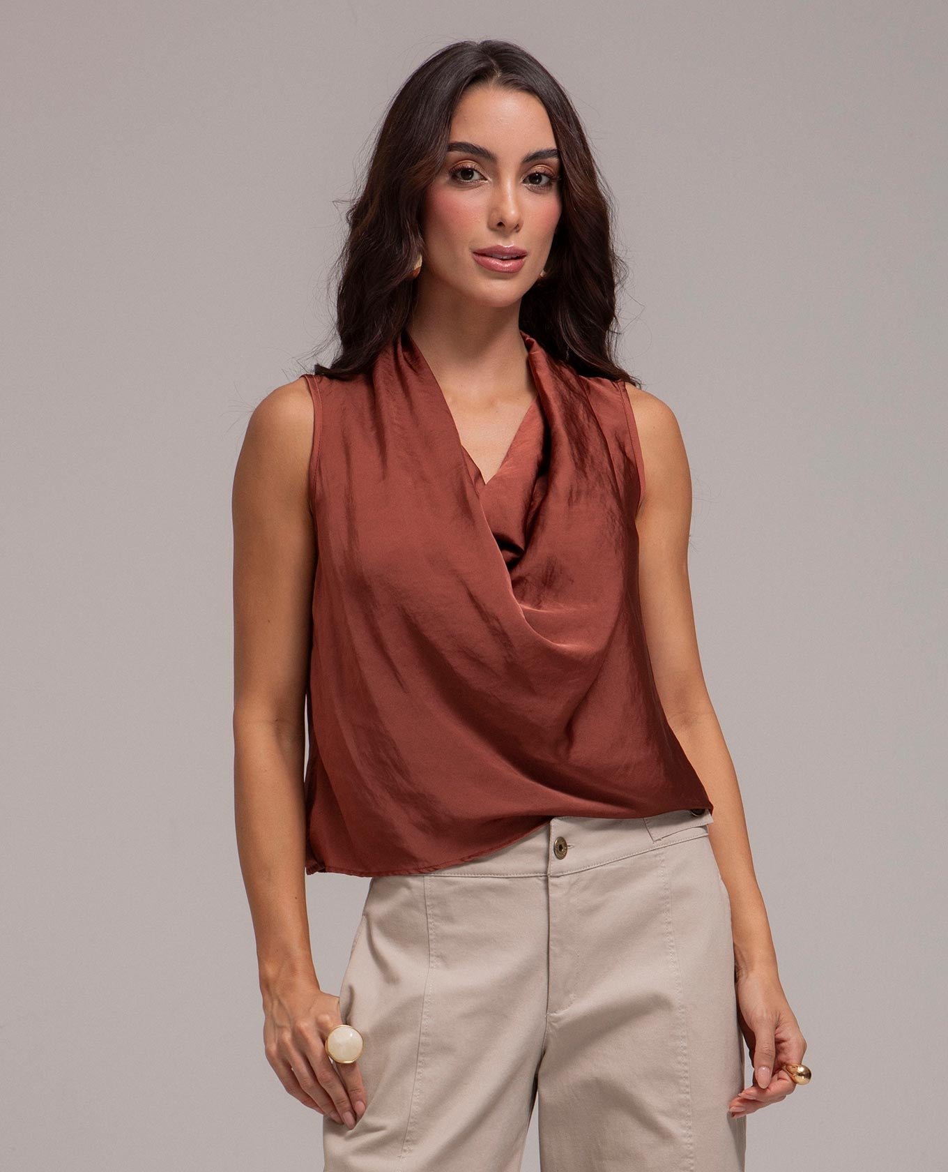 BLUSA BÁSICA MARCELA MOCA Adrissa Blusas
