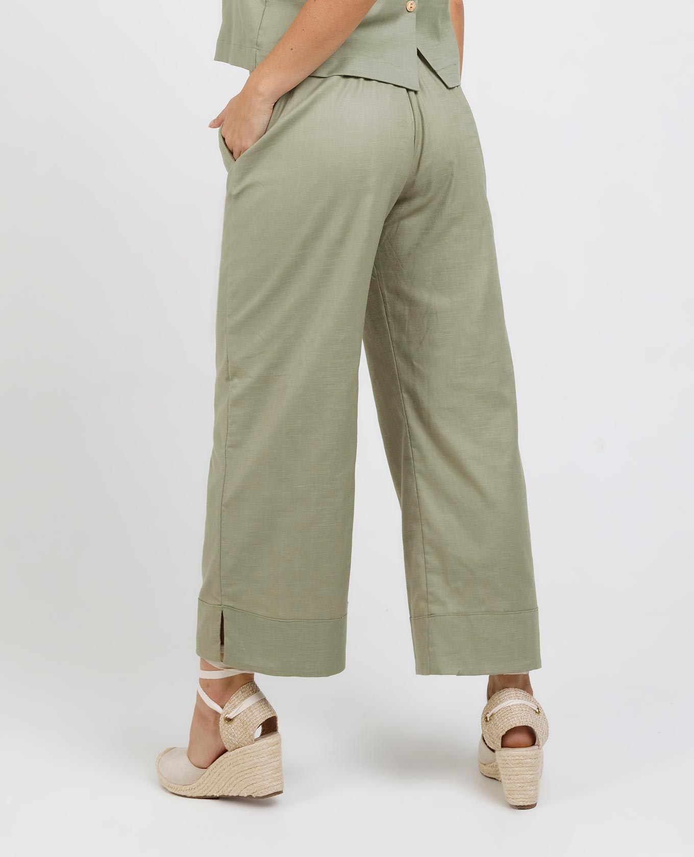 PANTALÓN CORTO PARA MUJER SILUETA RECTA CON ABERTURA EN BOTA Y ELÁSTICO Adrissa | Ropa para mujer Pantalones