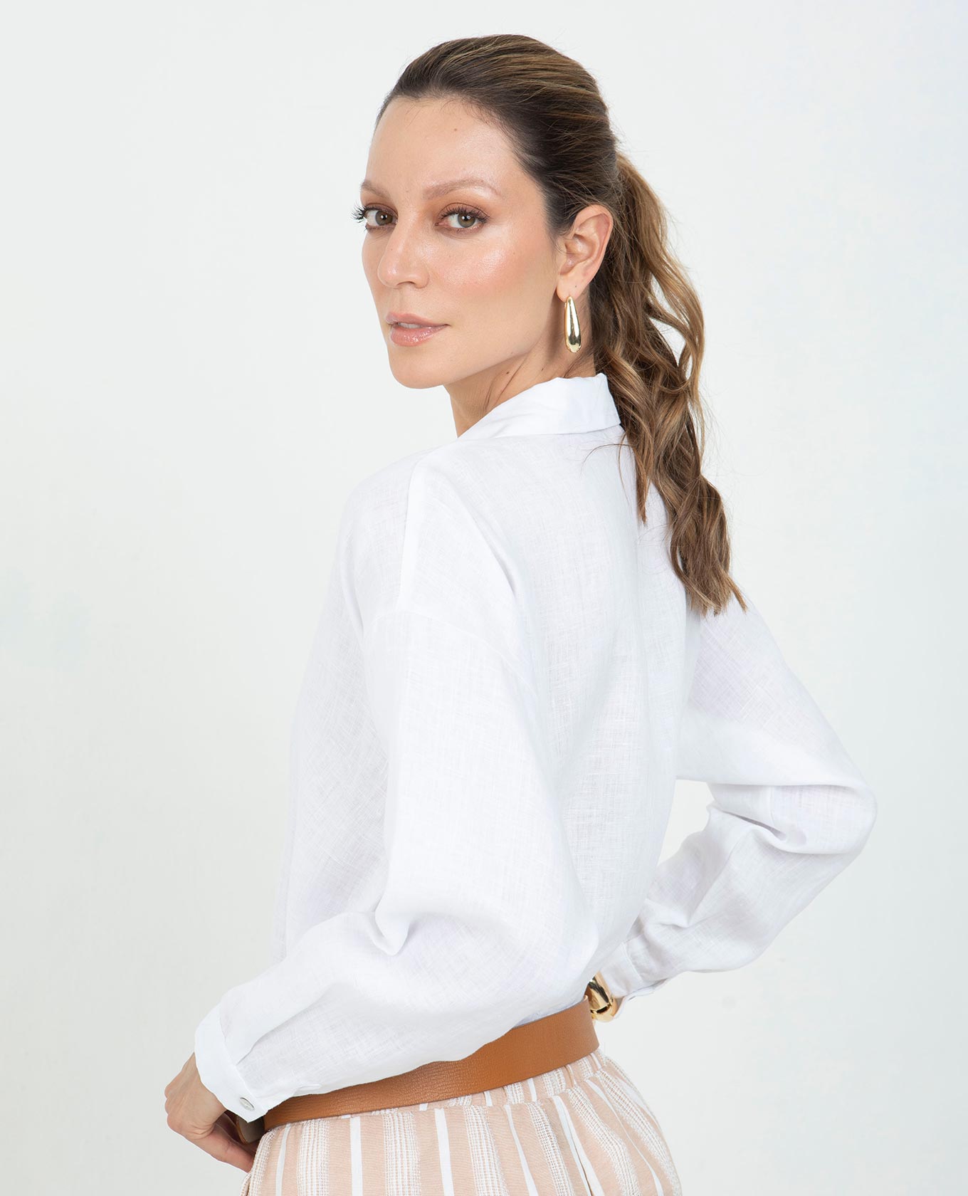 CAMISA EN LINO PARA MUJER MANGA LARGA CON BOTONES EN NACAR Adrissa | Ropa para mujer Blusas