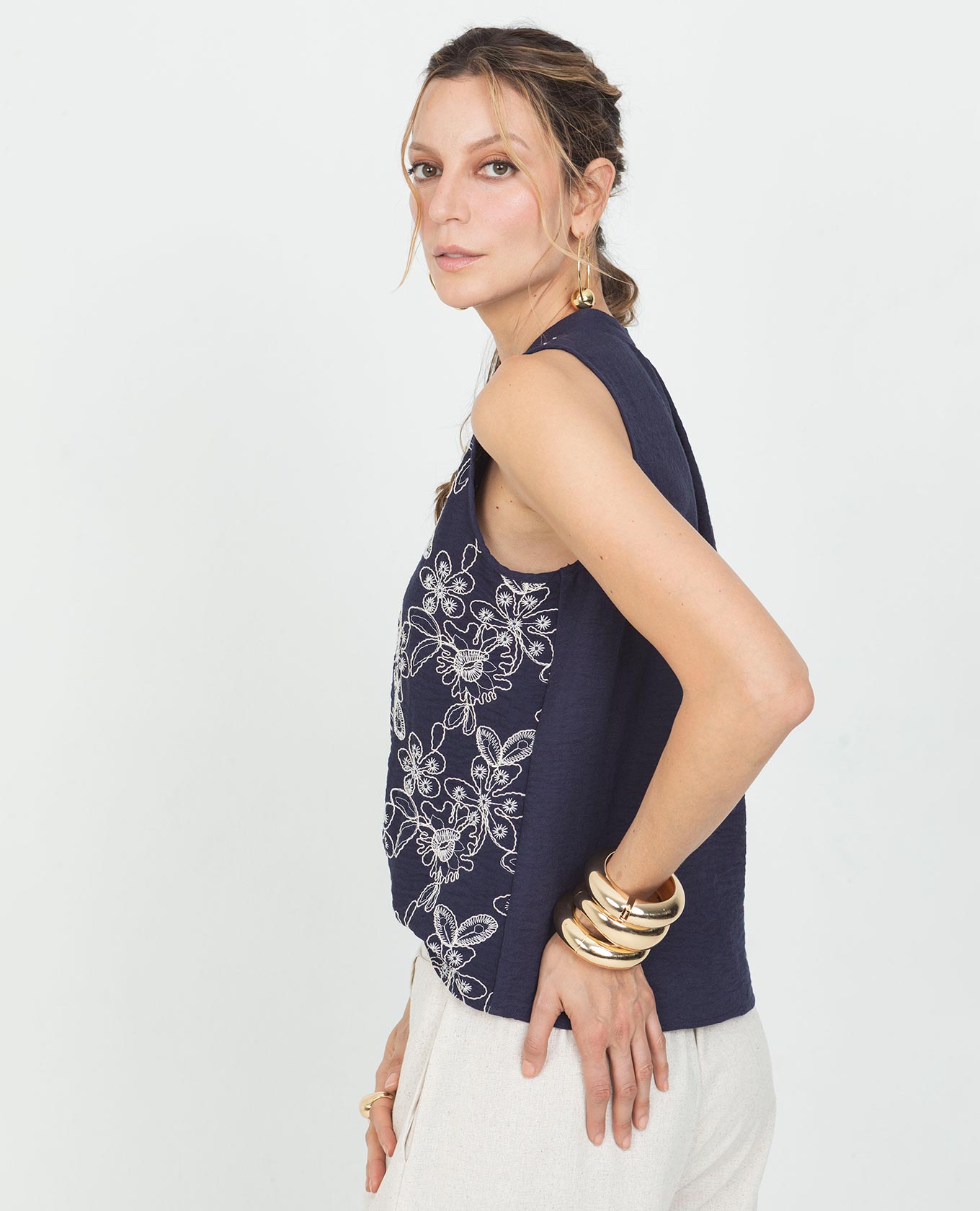 BLUSA MANGA SISA PARA MUJER CUELLO NERU CON FRENTE EN TELA BORDADA Adrissa