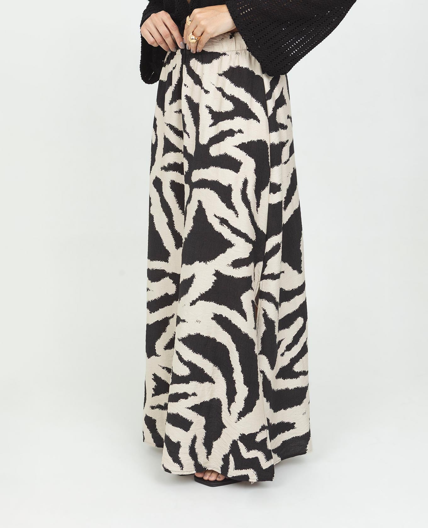 FALDA LARGA PARA MUJER ESTAMPADA CON ELASTICO CINTURA Y ABERTURAS COSTADOS Adrissa | Ropa para mujer Faldas