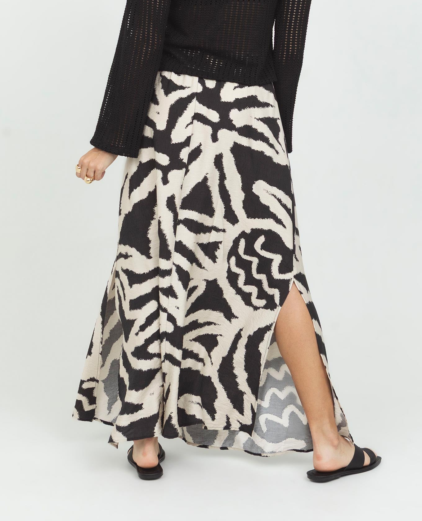 FALDA LARGA PARA MUJER ESTAMPADA CON ELASTICO CINTURA Y ABERTURAS COSTADOS Adrissa | Ropa para mujer Faldas