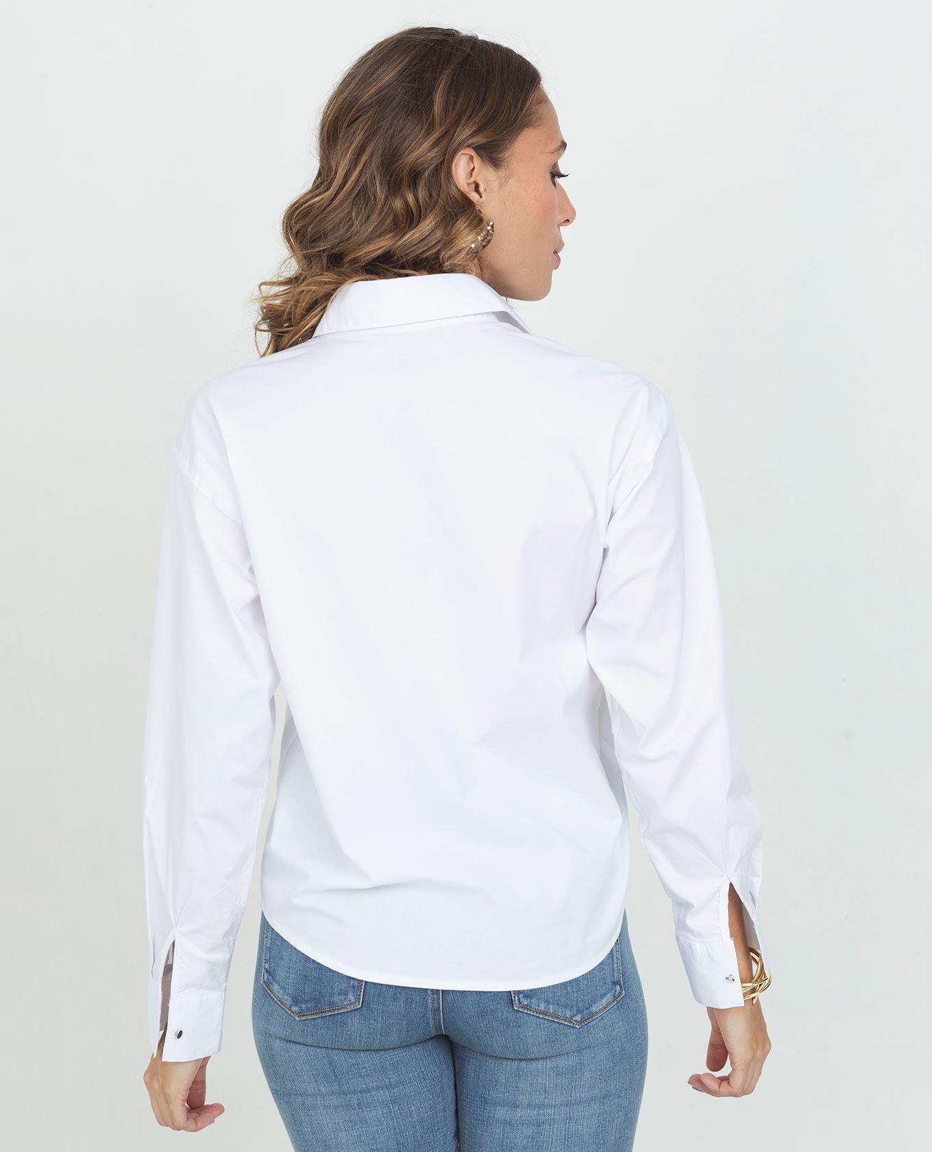 CAMISA BLANCA PARA MUJER MANGA LARGA CON BOTONES METÁLICOS EN BANDA Y PUÑOS Adrissa | Ropa para mujer Blusas