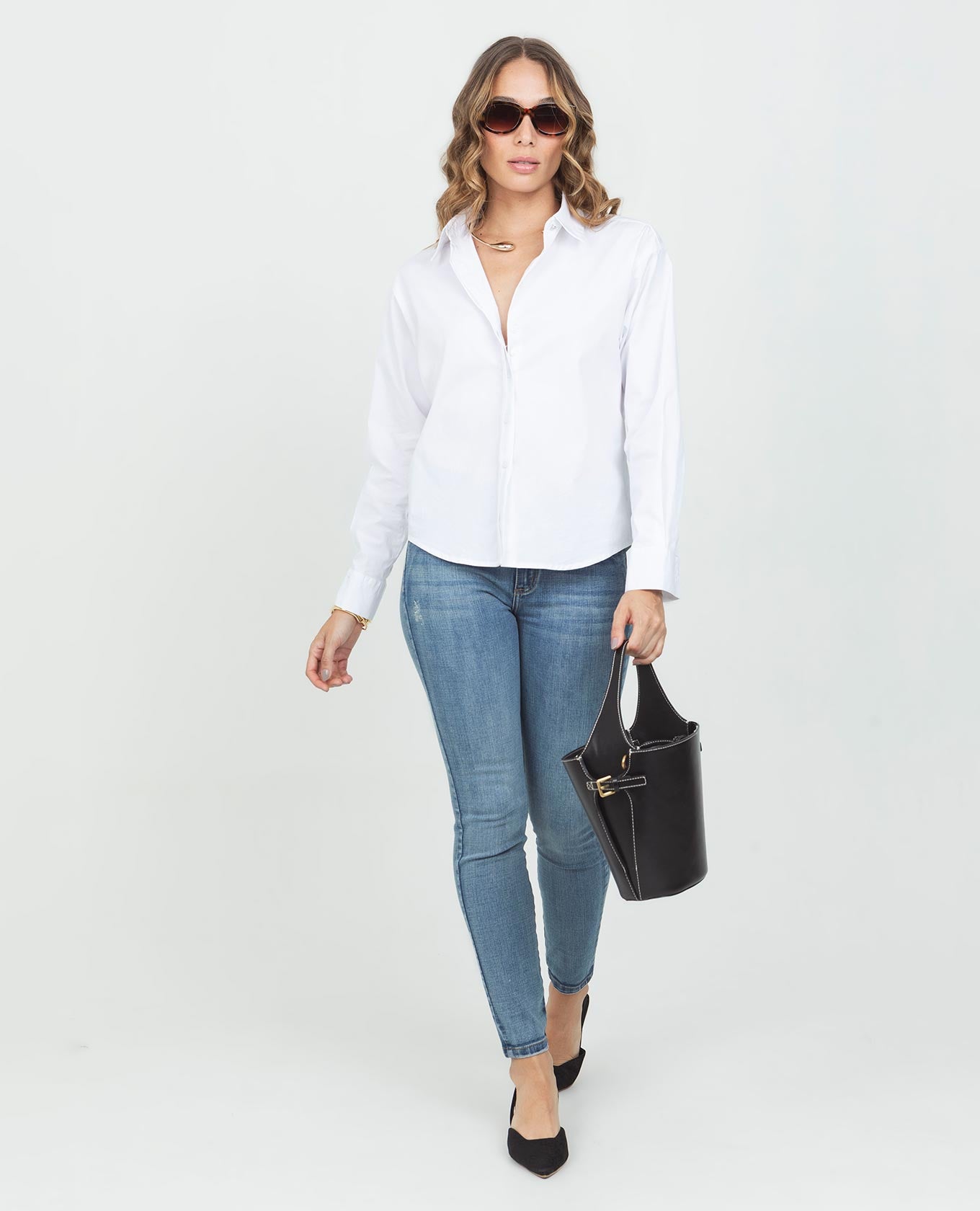 CAMISA BLANCA PARA MUJER MANGA LARGA CON BOTONES METÁLICOS EN BANDA Y PUÑOS Adrissa | Ropa para mujer Blusas
