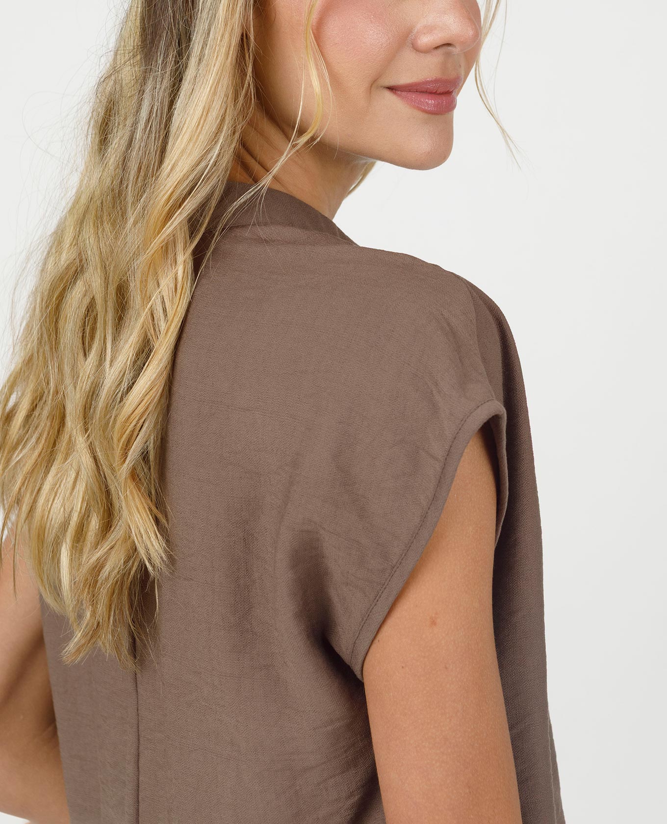 BLUSA CORTA PARA MUJER CON CUELLO ALTO Y MANGA RODADA Adrissa | Ropa para mujer Blusas