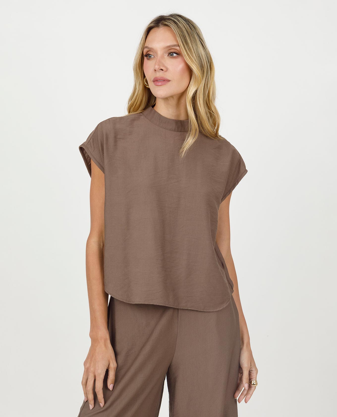 BLUSA CORTA PARA MUJER CON CUELLO ALTO Y MANGA RODADA Adrissa | Ropa para mujer Blusas