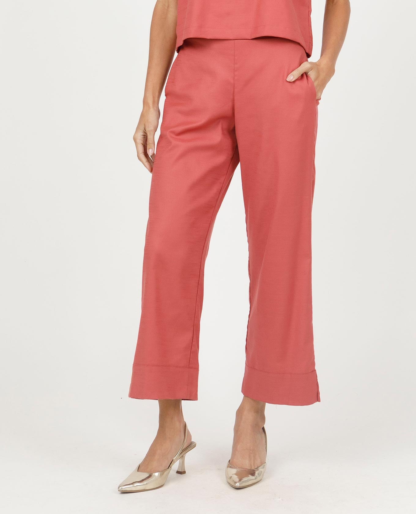 PANTALÓN CORTO PARA MUJER SILUETA RECTA CON ABERTURA EN BOTA Y ELÁSTICO ROSADO Adrissa | Ropa para mujer Pantalones