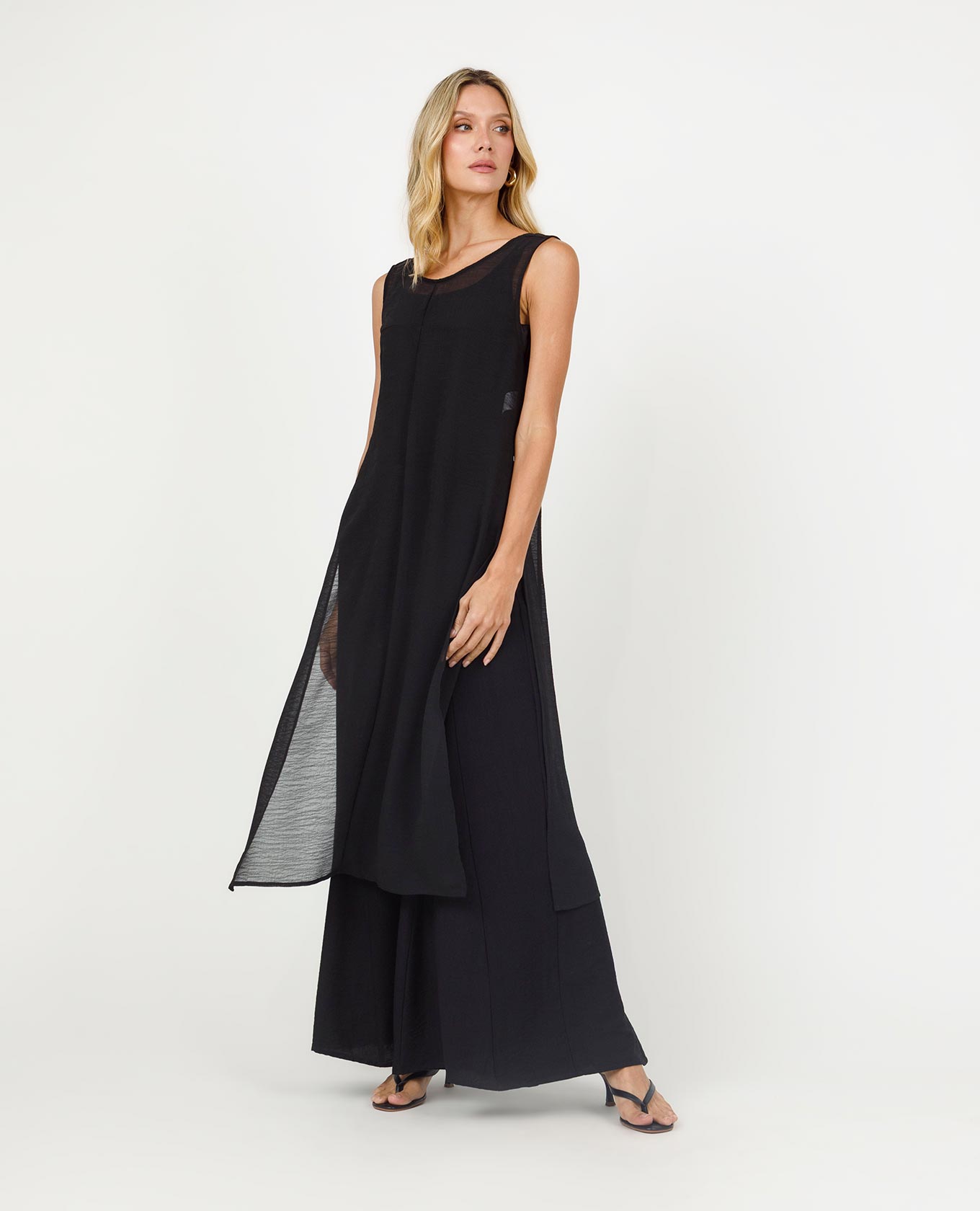 COMPLEMENTO LARGO PARA MUJER NEGRO EN TRANSPARENCIA CON TEXTURA Adrissa | Ropa para mujer Blusas