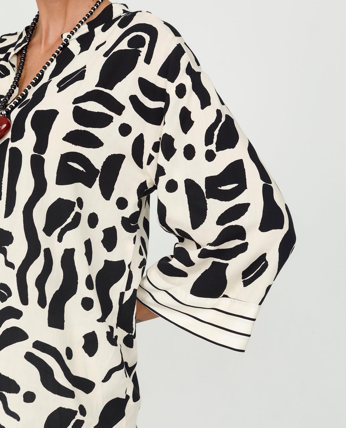 CAMISA MANGA 3/4 PARA MUJER MEZCLA DE ESTAMPACIÓN CUELLO NERU Adrissa | Ropa para mujer