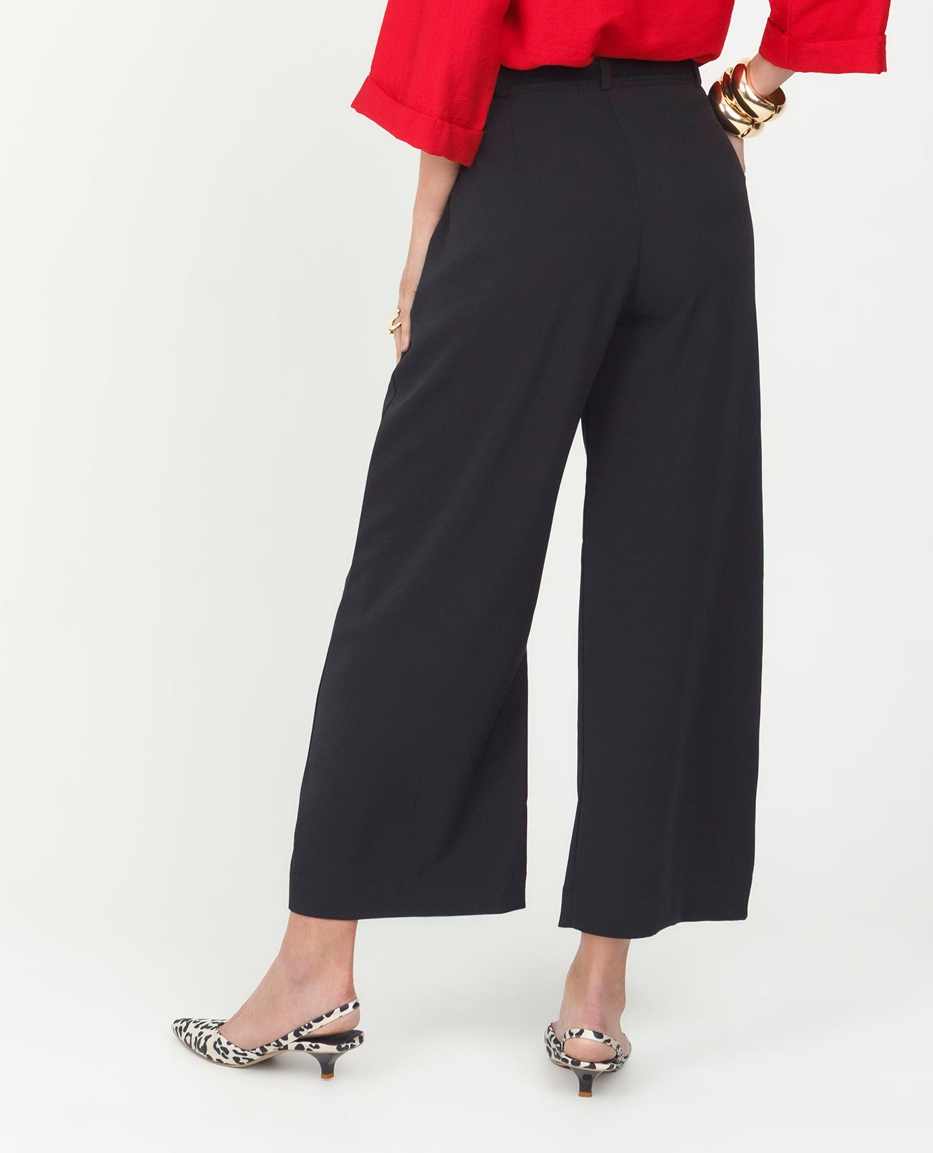 PANTALÓN NEGRO PARA MUJER SILUETA RECTA BOLSILLOS DIAGONALES Y PINZAS EN TRASERO Adrissa | Ropa para mujer Pantalones