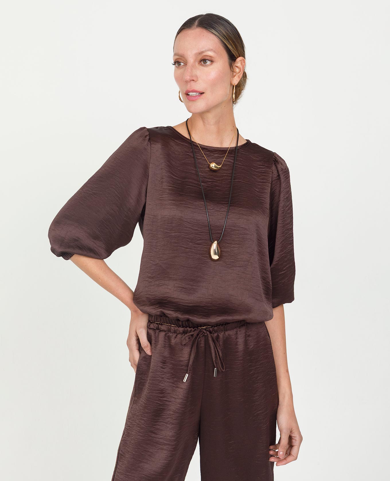 BLUSA SATINADA PARA MUJER MANGA 3/4 CON ELASTICO EN PUÑOS Y FAJÓN Adrissa | Ropa para mujer Blusas