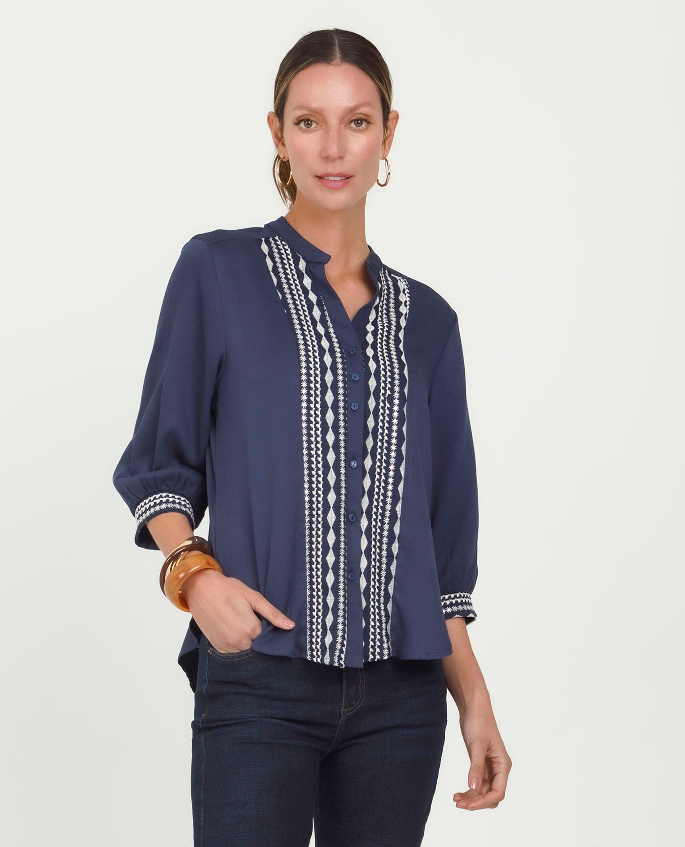 CAMISA MANGA 3/4 PARA MUJER EN MEZCLA DE TELAS CON BORDADO CUELLO NERU Adrissa | Ropa para mujer Blusas