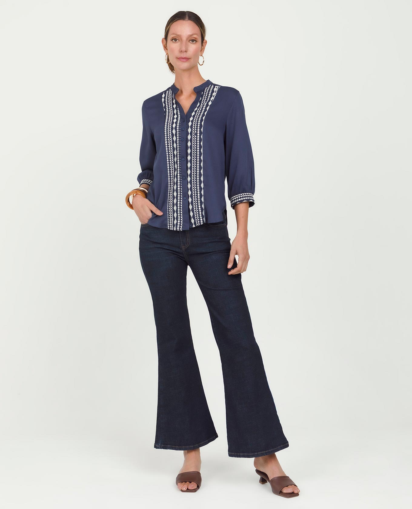 CAMISA MANGA 3/4 PARA MUJER EN MEZCLA DE TELAS CON BORDADO CUELLO NERU Adrissa | Ropa para mujer Blusas