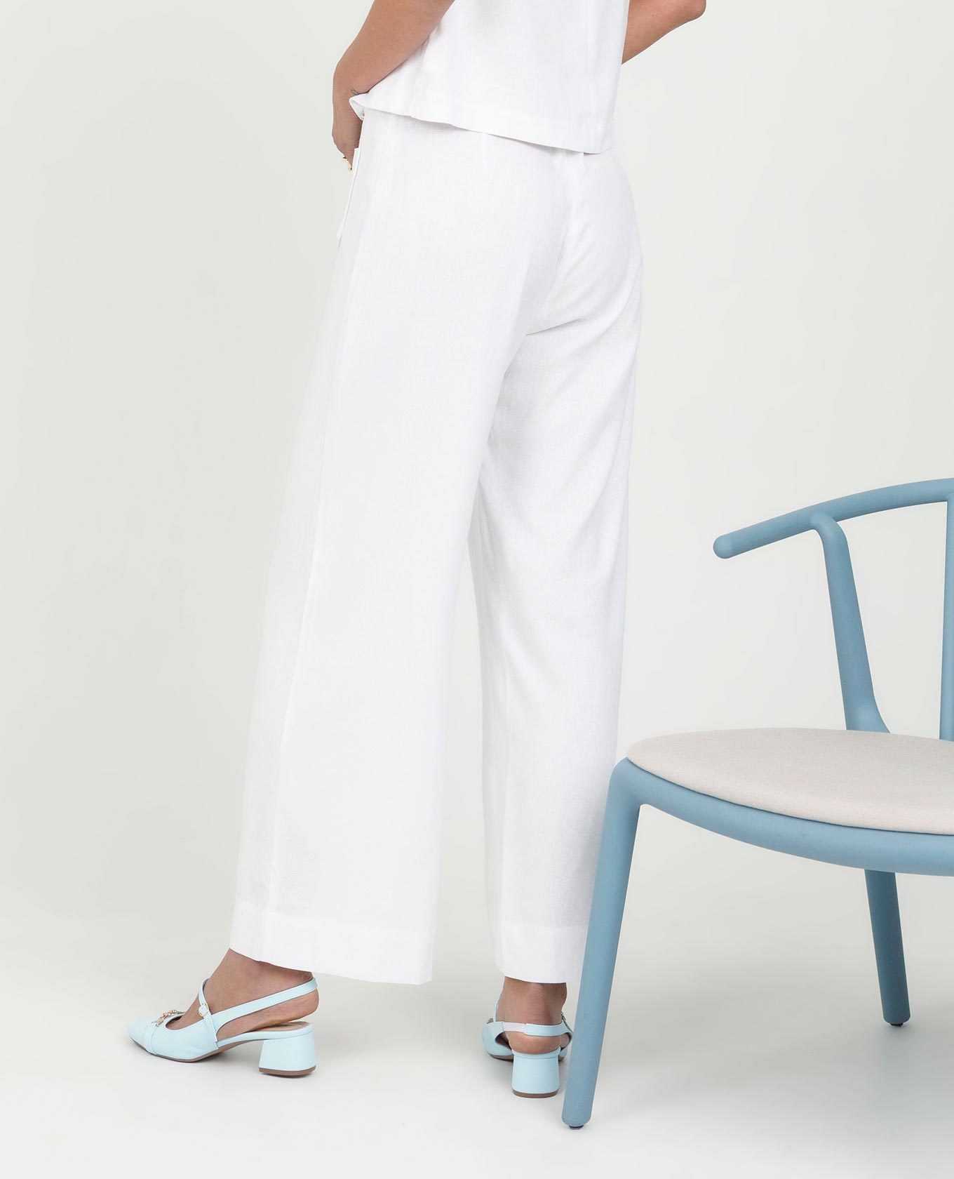 PANTALÓN BLANCO PARA MUJER SILUETA RECTA CON BOLSILLOS TIPO PARCHE Adrissa | Ropa para mujer Blusas