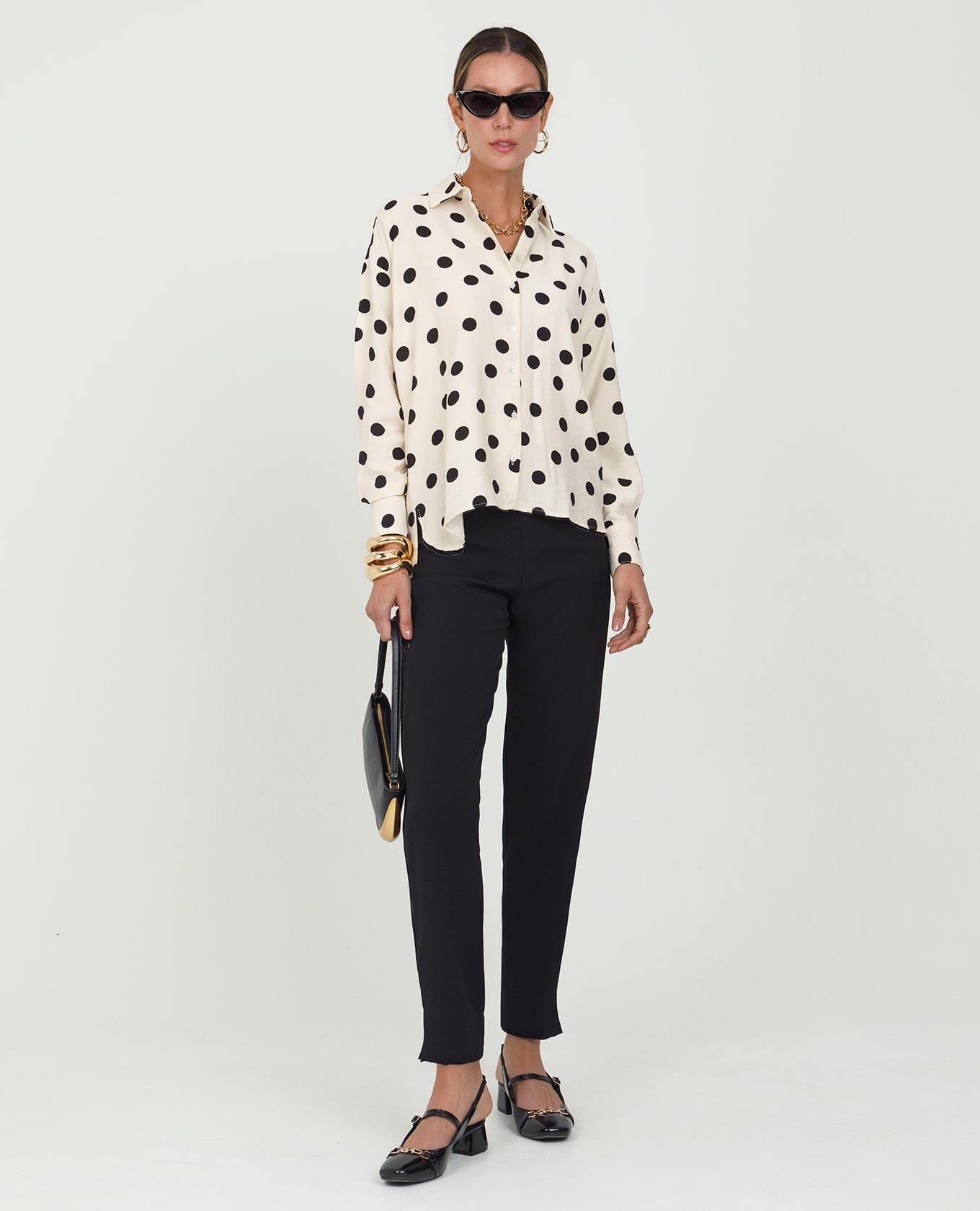 PANTALÓN NEGRO PARA MUJER SILUETA PITILLO CORTO CREMALLERA EN COSTADO Y ABERTURA Adrissa | Ropa para mujer Pantalones