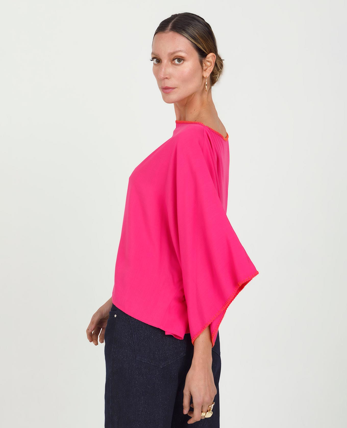 BLUSA TIPO PONCHO PARA MUJER CON PUNTADA ARTESANAL EN ESCOTE Y MANGAS Adrissa | Ropa para mujer Blusas