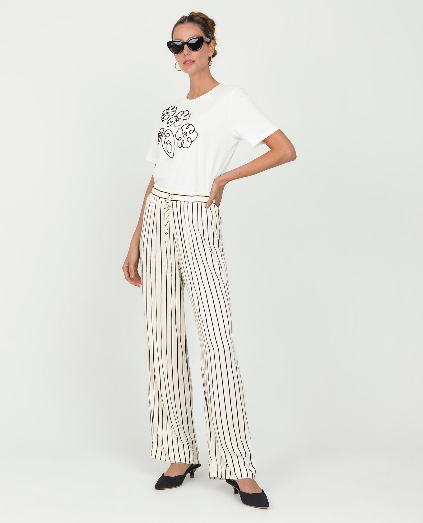 CAMISETA EN ALGODON PARA MUJER CON BORDADO CORDÓN CUELLO REDONDO Adrissa | Ropa para mujer Blusas