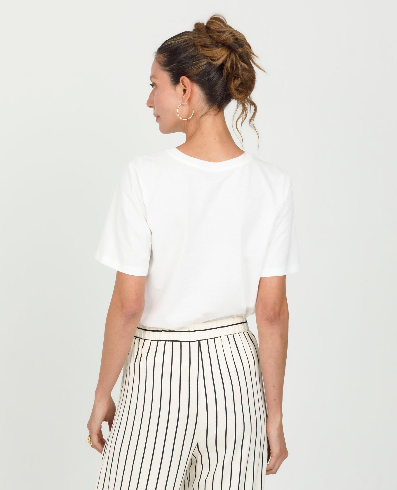 CAMISETA EN ALGODON PARA MUJER CON BORDADO CORDÓN CUELLO REDONDO Adrissa | Ropa para mujer Blusas