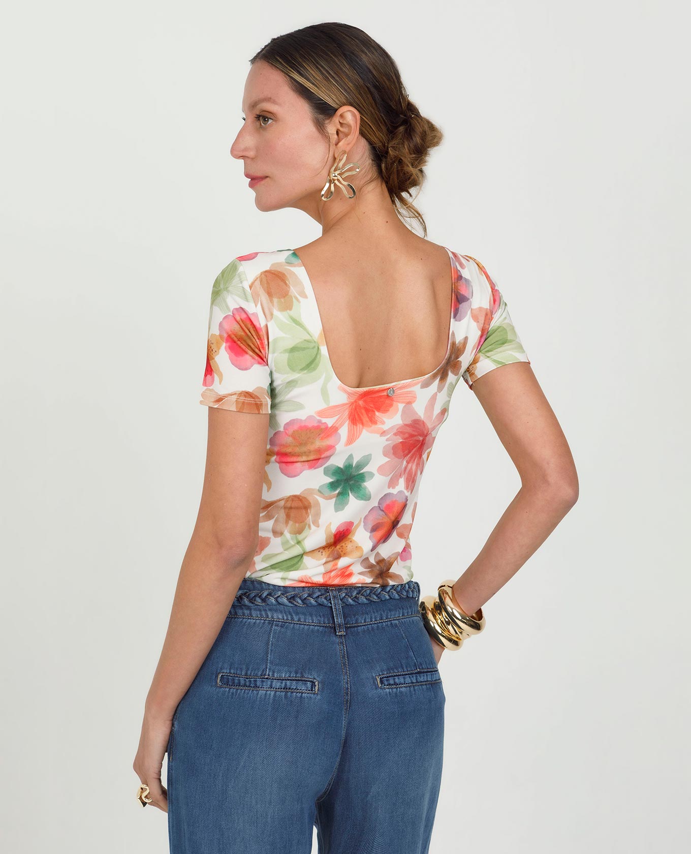 CAMISETA MANGA CORTA PARA MUJER CUELLO U ESTAMPADO FLORES ACUARELA Adrissa | Ropa para mujer