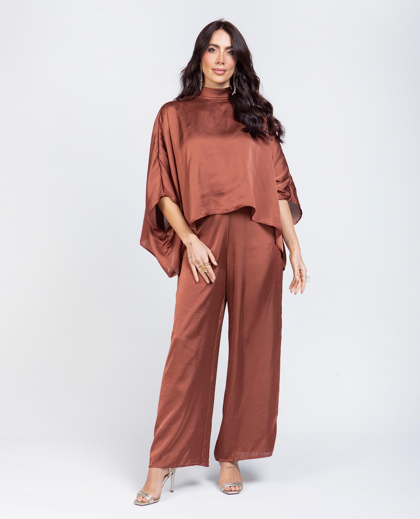 PANTALÓN WIDE LEG PARA MUJER EN TELA SATINADA CON CREMALLERA EN COSTADO Adrissa | Ropa para mujer Pantalones
