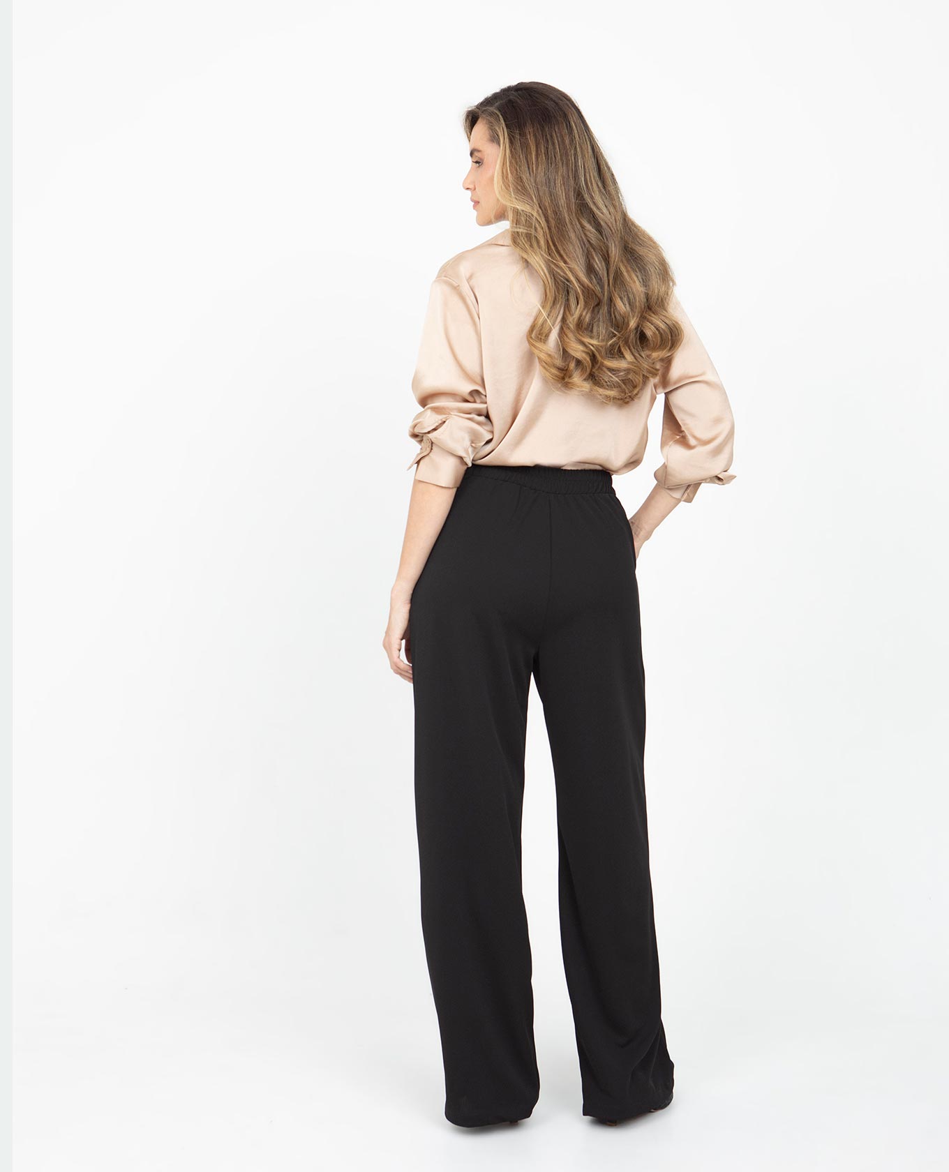 PANTALÓN TIRO ALTO PARA MUJER NEGRO SILUETA WIDE LEG CON PRENSES Adrissa | Ropa para mujer Pantalones