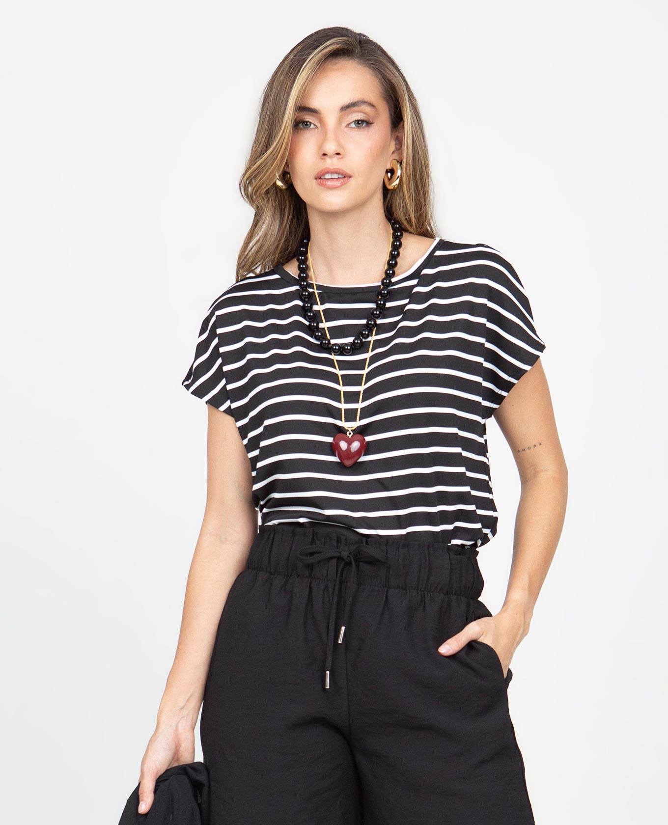CAMISETA MANGA RODADA PARA MUJER EN RAYAS PRETEÑIDAS CUELLO REDONDO Adrissa | Ropa para mujer Blusas