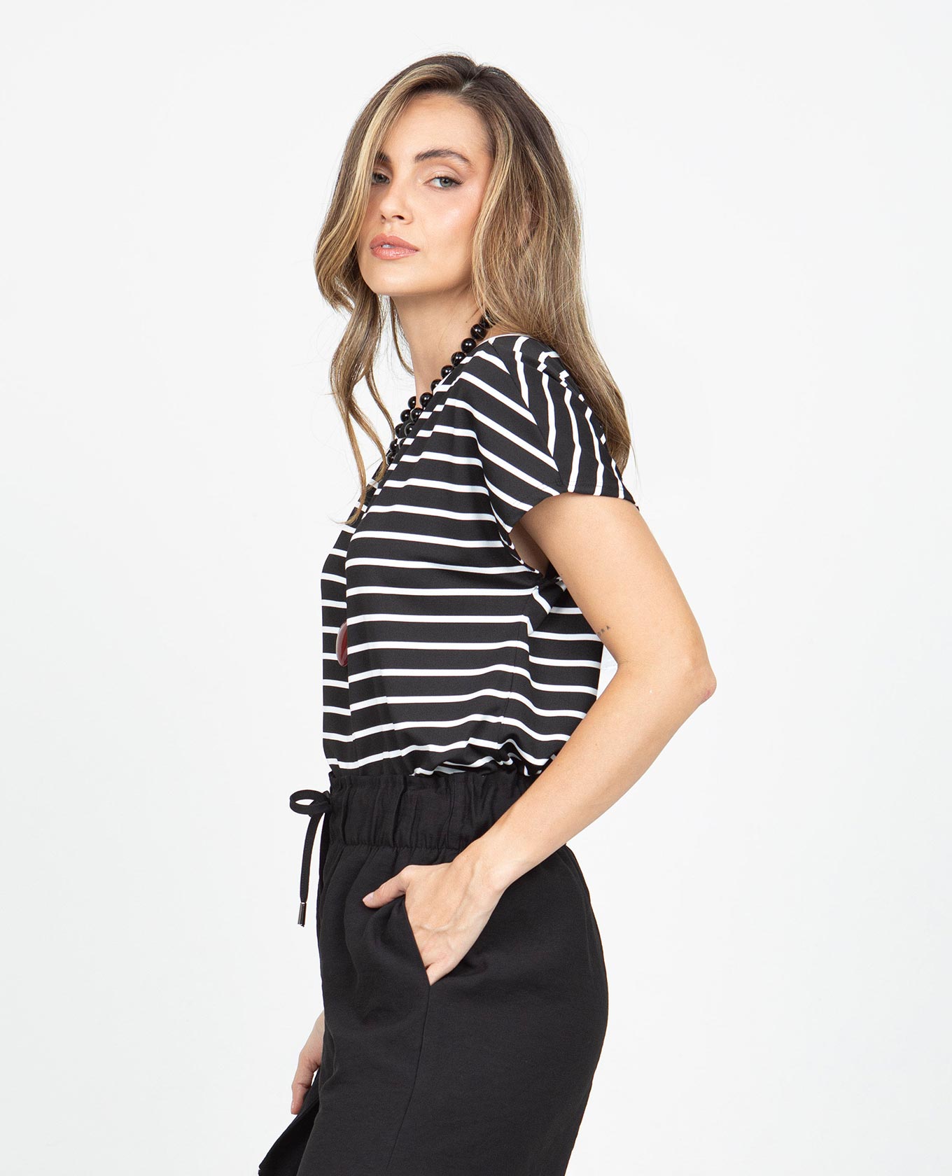 CAMISETA MANGA RODADA PARA MUJER EN RAYAS PRETEÑIDAS CUELLO REDONDO Adrissa | Ropa para mujer Blusas