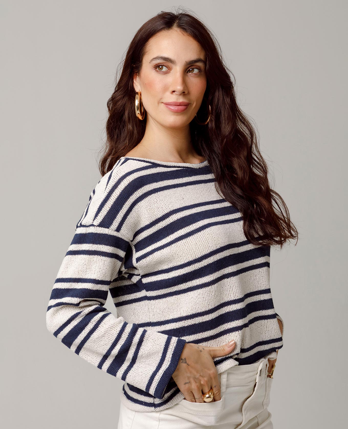 BUZO TEJIDO PARA MUJER EN RAYAS PRETENIDAS ESCOTE SEMIBANDEJA Adrissa | Ropa para mujer Buzos