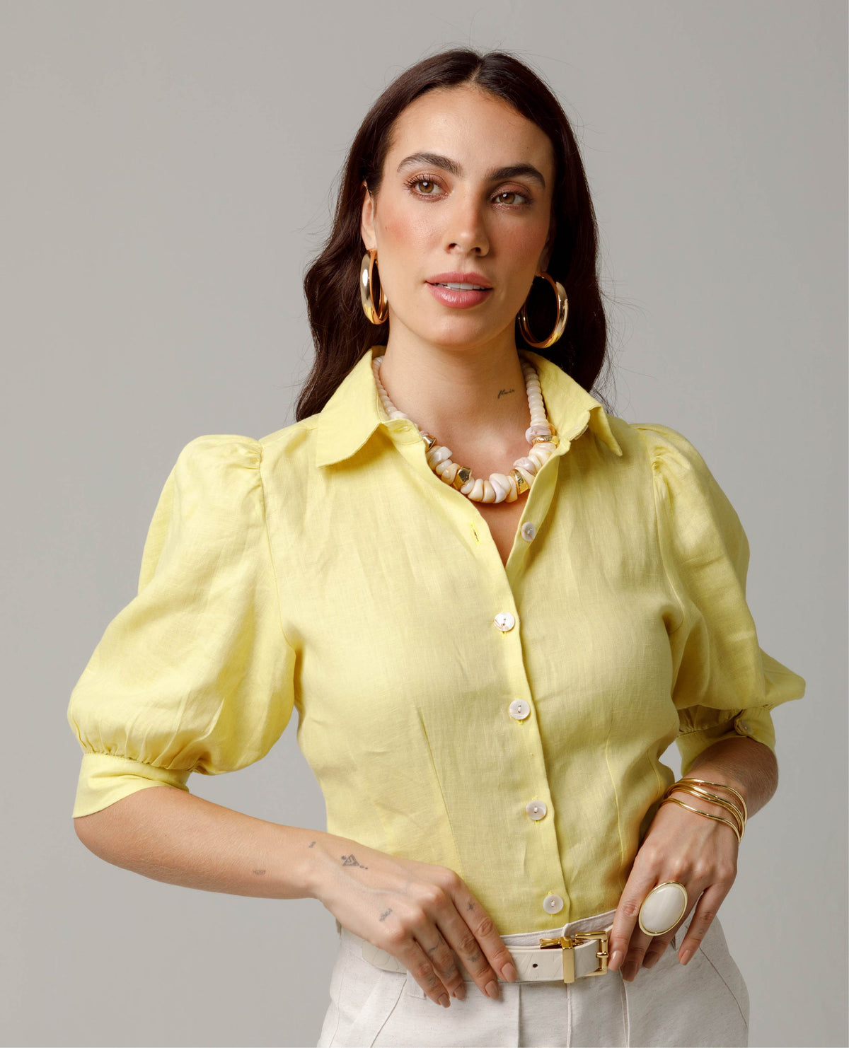 CAMISA EN LINO PARA MUJER SILUETA AJUSTADA MANGA CORTA CON VOLUMEN Y BORDADO Adrissa | Ropa para mujer Camisas