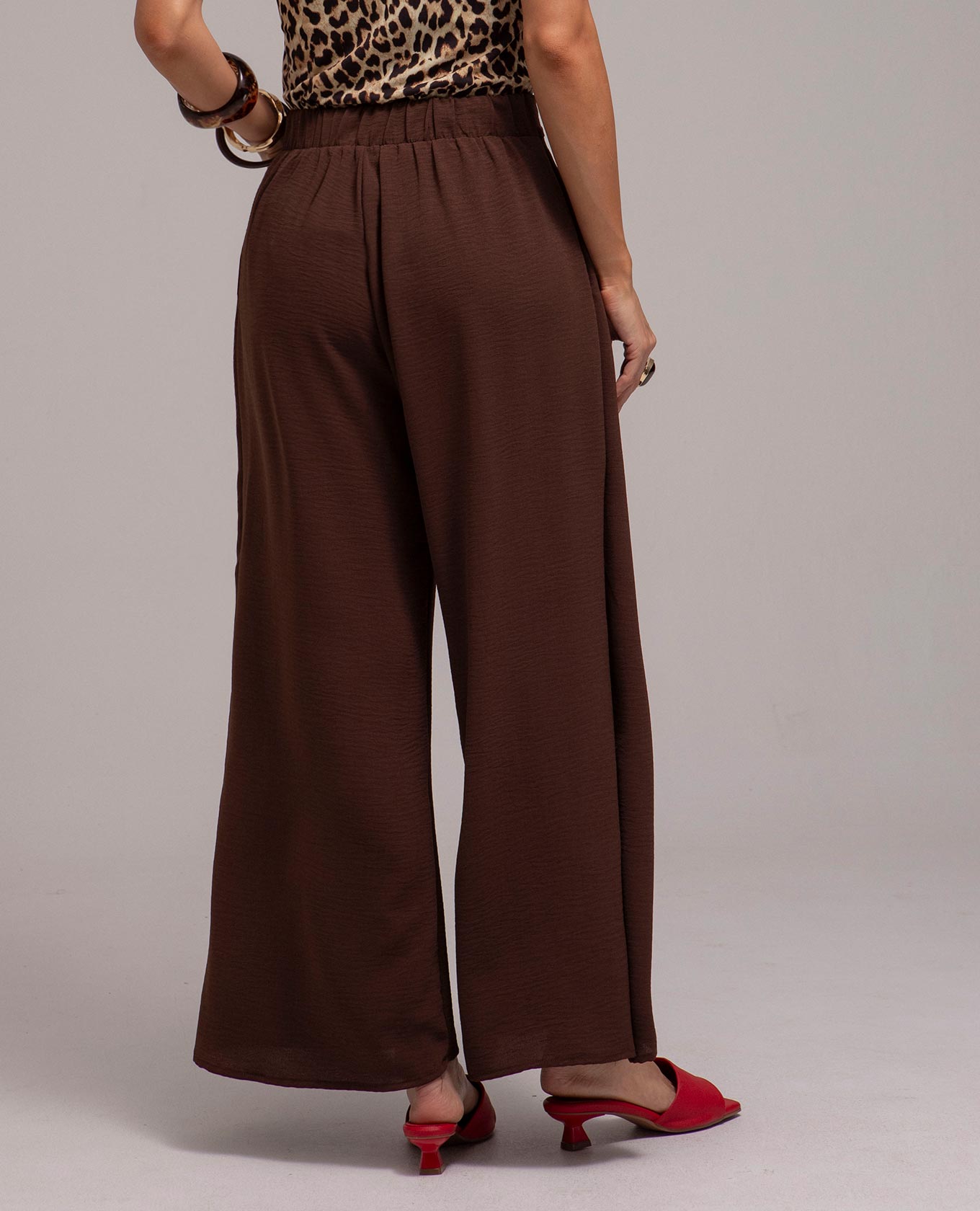 PANTALÓN PAREO SILUETA WIDE LEG TELA CON EFECTO Y BOLSILLOS LATERALES Adrissa | Ropa para mujer Pantalones