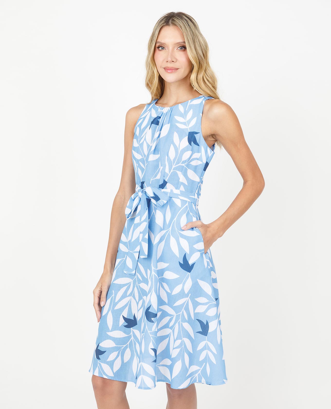 VESTIDO CORTO PARA MUJER ESTAMPADO CON PRENSES EN ESCOTE Y ANUDADO EN ESPALDA Adrissa | Ropa para mujer Vestidos