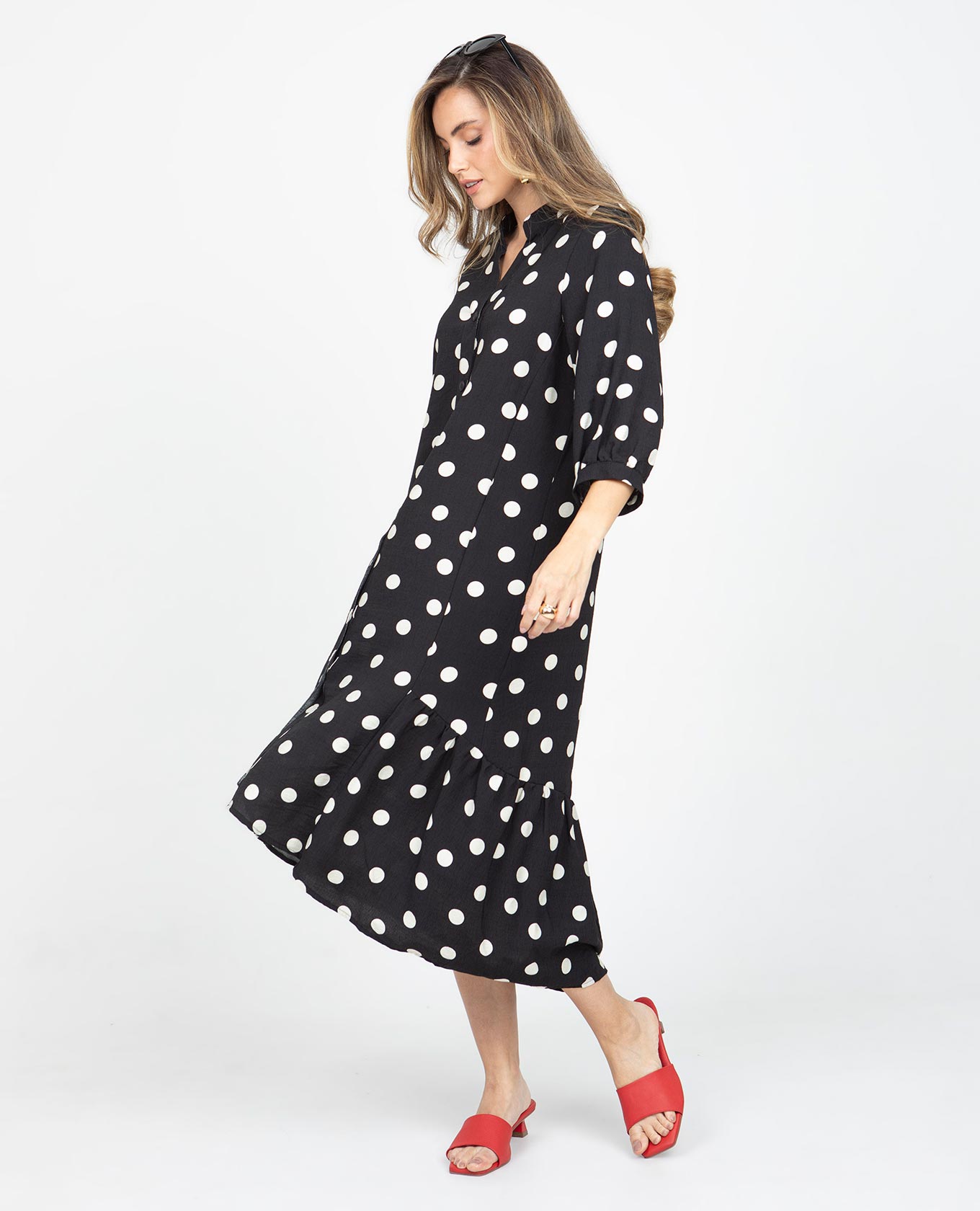 VESTIDO LUNARES PARA MUJER CAMISERO CON CUELLO NERU Y RUEDO ASIMÉTRICO Adrissa | Ropa para mujer Vestidos