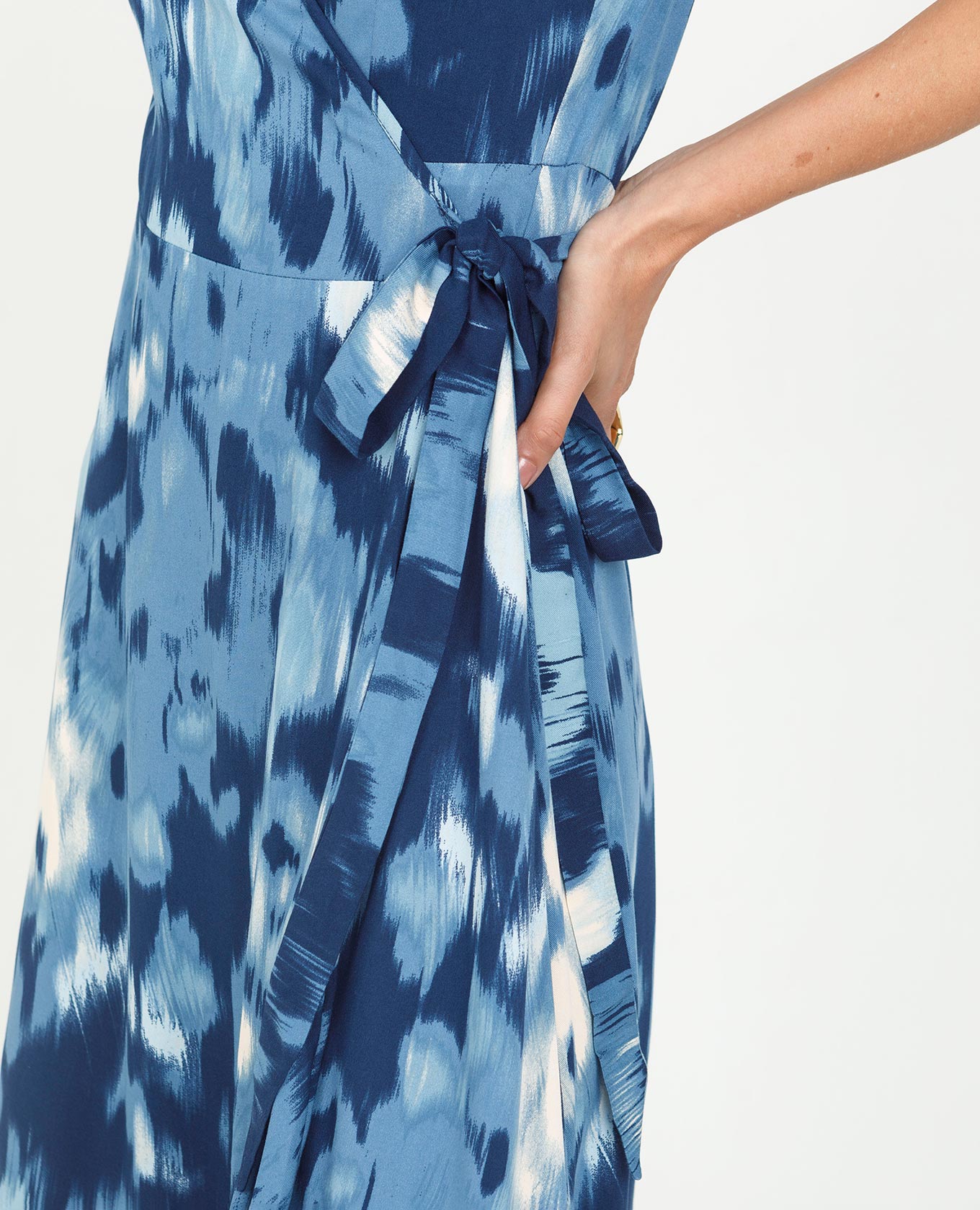 VESTIDO MIDI PARA MUJER ESTAMPADO SILUETA ENVOLVENTE MANGA CORTA Adrissa | Ropa para mujer Vestidos