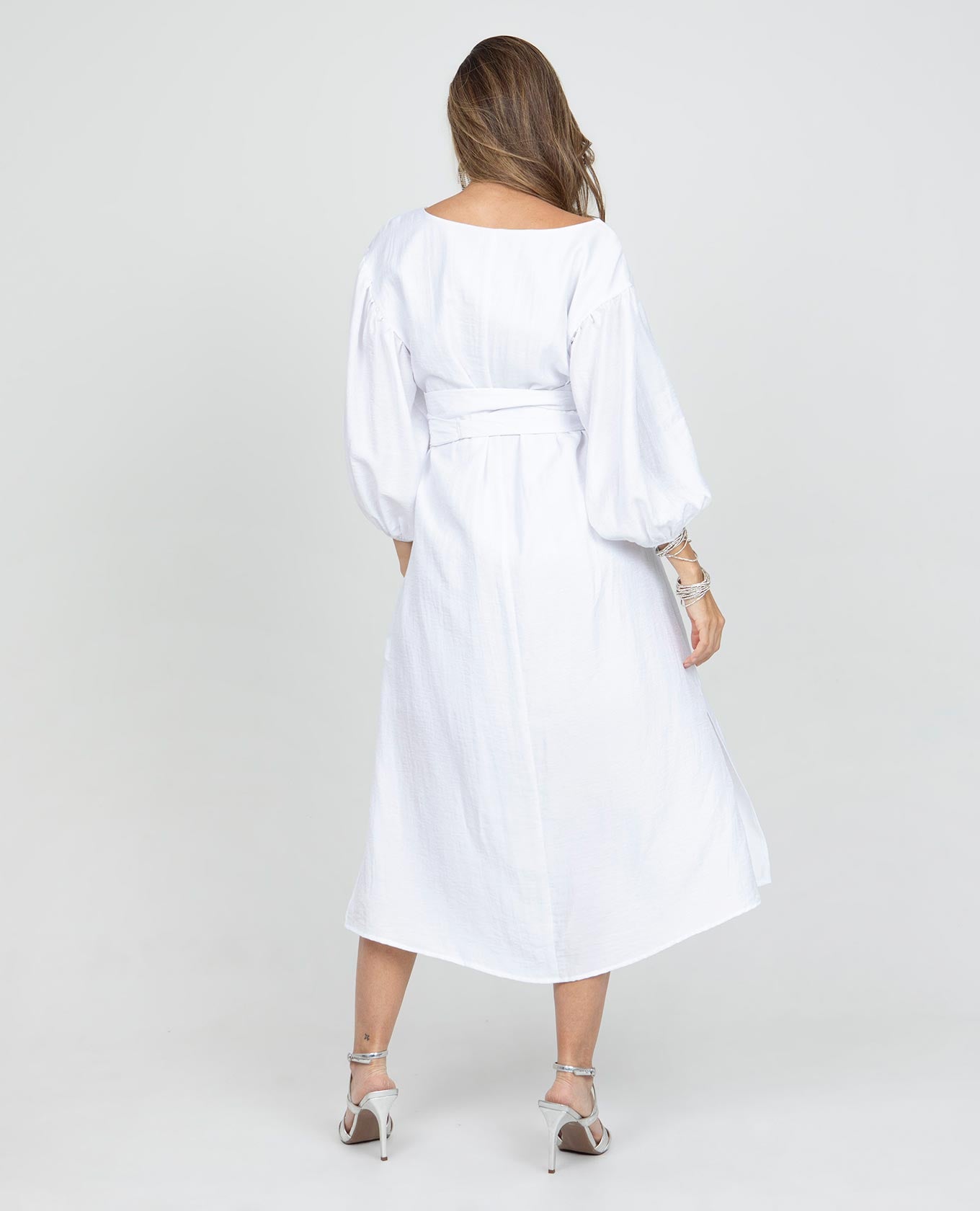 VESTIDO MIDI PARA MUJER BLANCO ESCOTE V MANGA 3/4 CON CINTURÓN OBI Adrissa | Ropa para mujer Vestidos