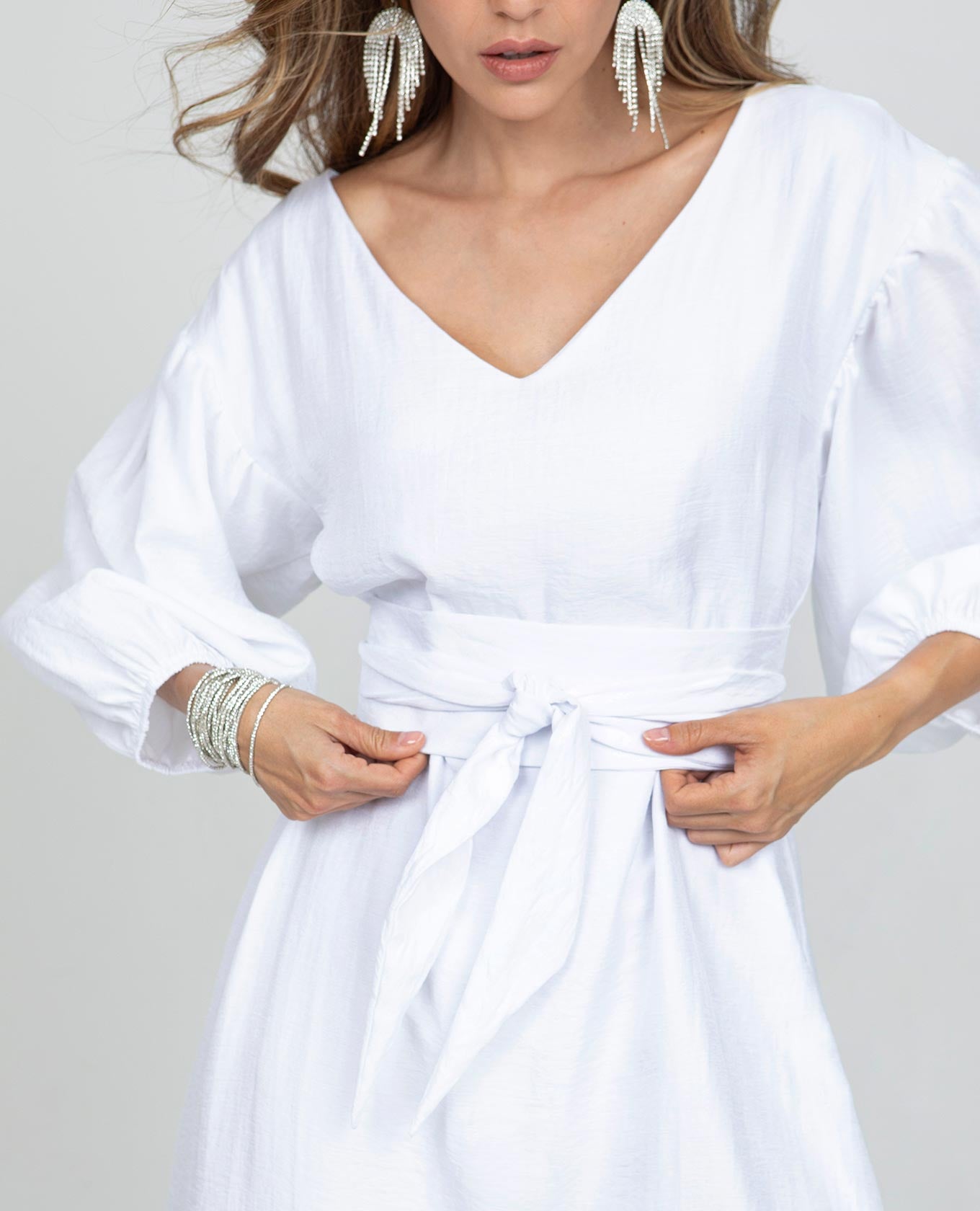 VESTIDO MIDI PARA MUJER BLANCO ESCOTE V MANGA 3/4 CON CINTURÓN OBI Adrissa | Ropa para mujer Vestidos