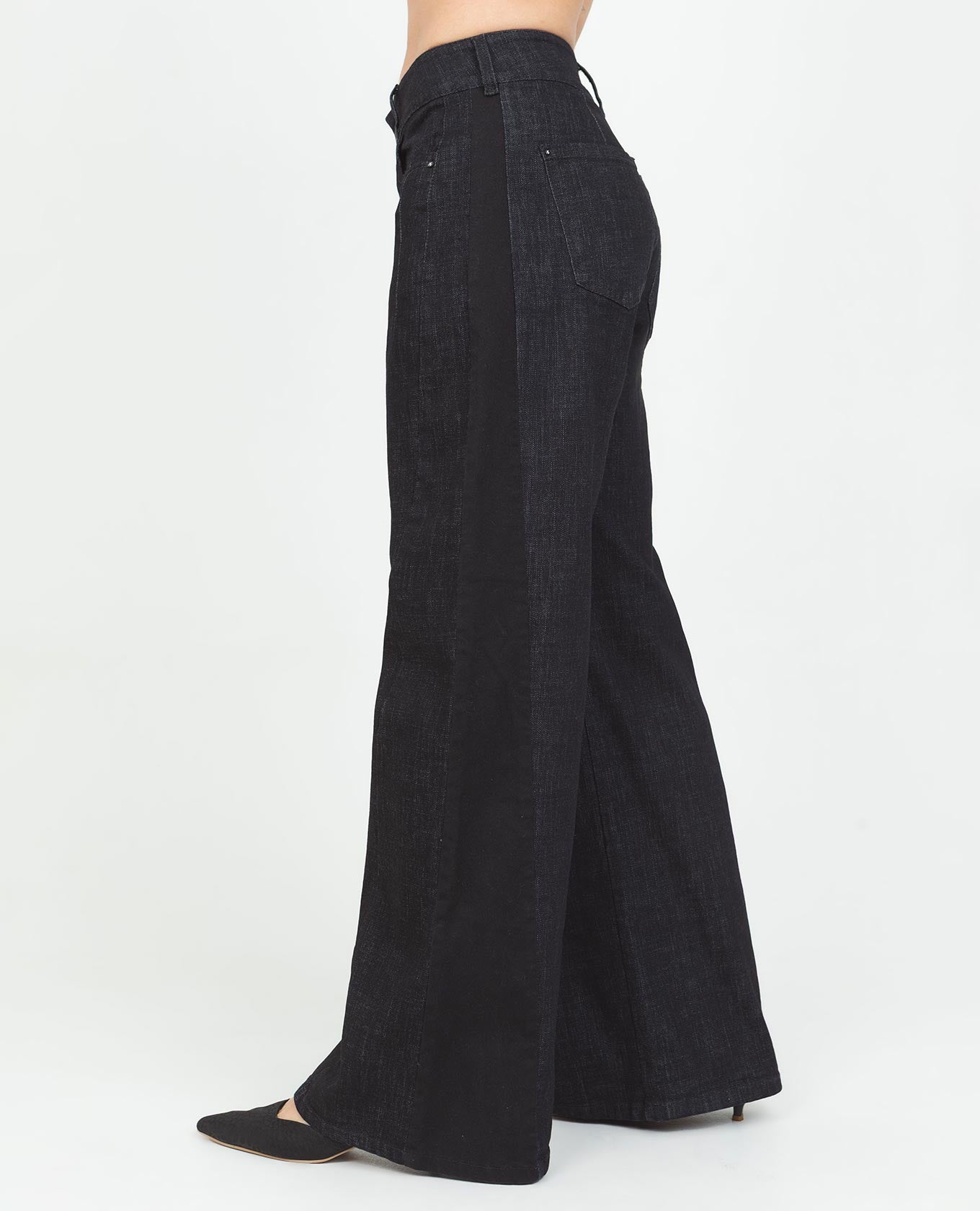 JEAN WIDE LEG PARA MUJER CON CORTES EN COSTADOS TONO OSCURO CINCO BOLSILLOS Adrissa