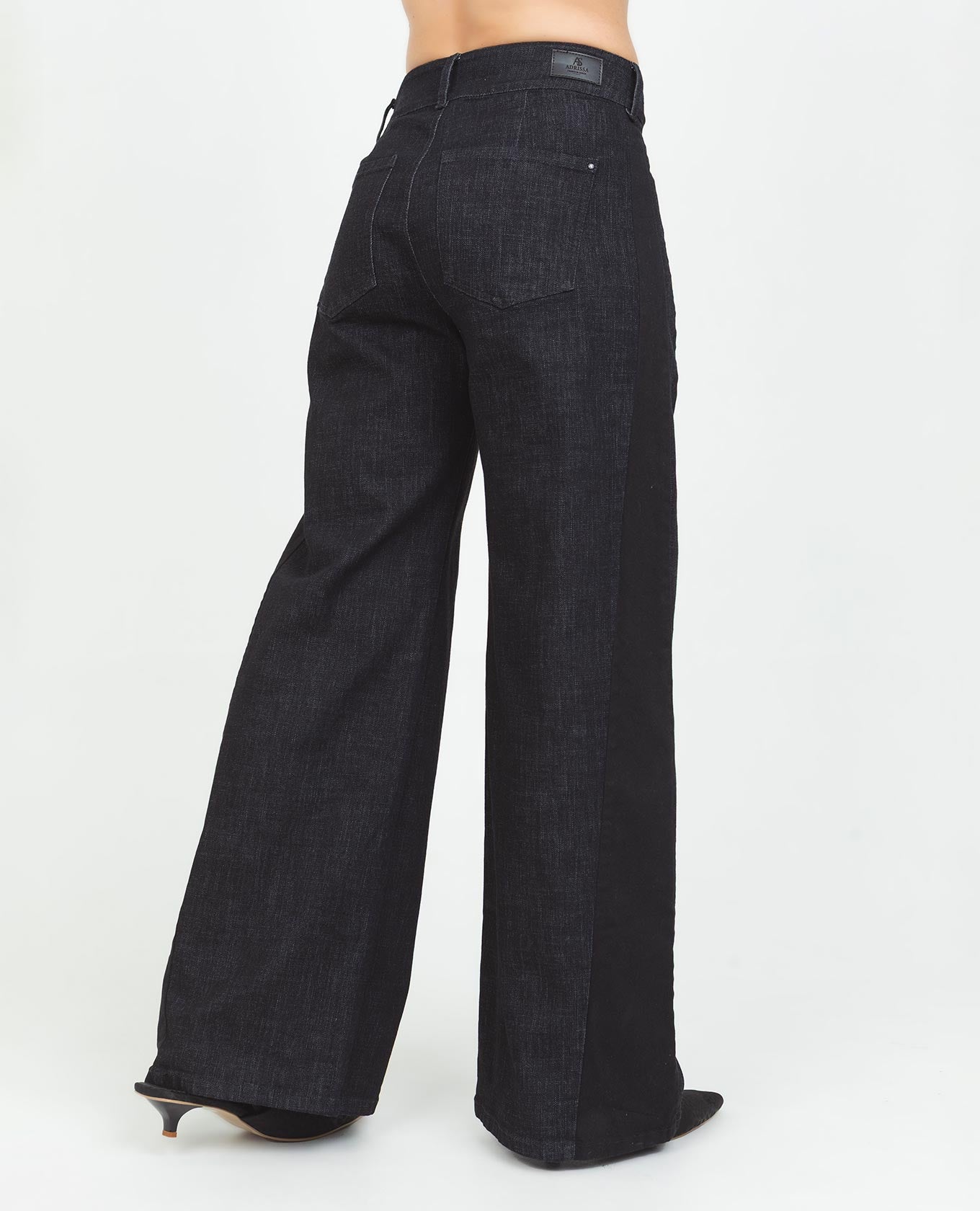 JEAN WIDE LEG PARA MUJER CON CORTES EN COSTADOS TONO OSCURO CINCO BOLSILLOS Adrissa