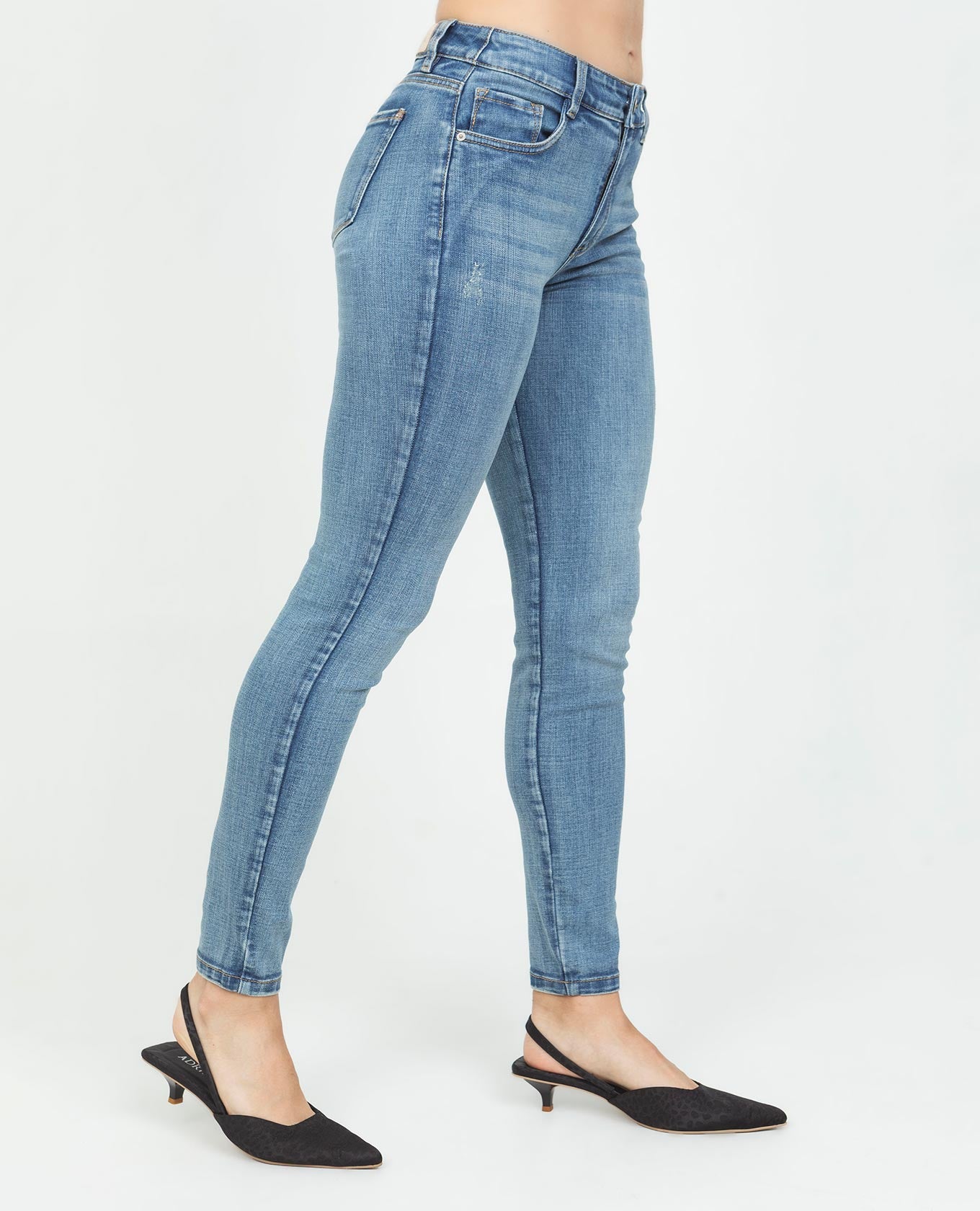 JEAN SKINNY PARA MUJER TONO CLARO PRETINA DELGADA CINCO BOLSILLOS Adrissa | Ropa para mujer