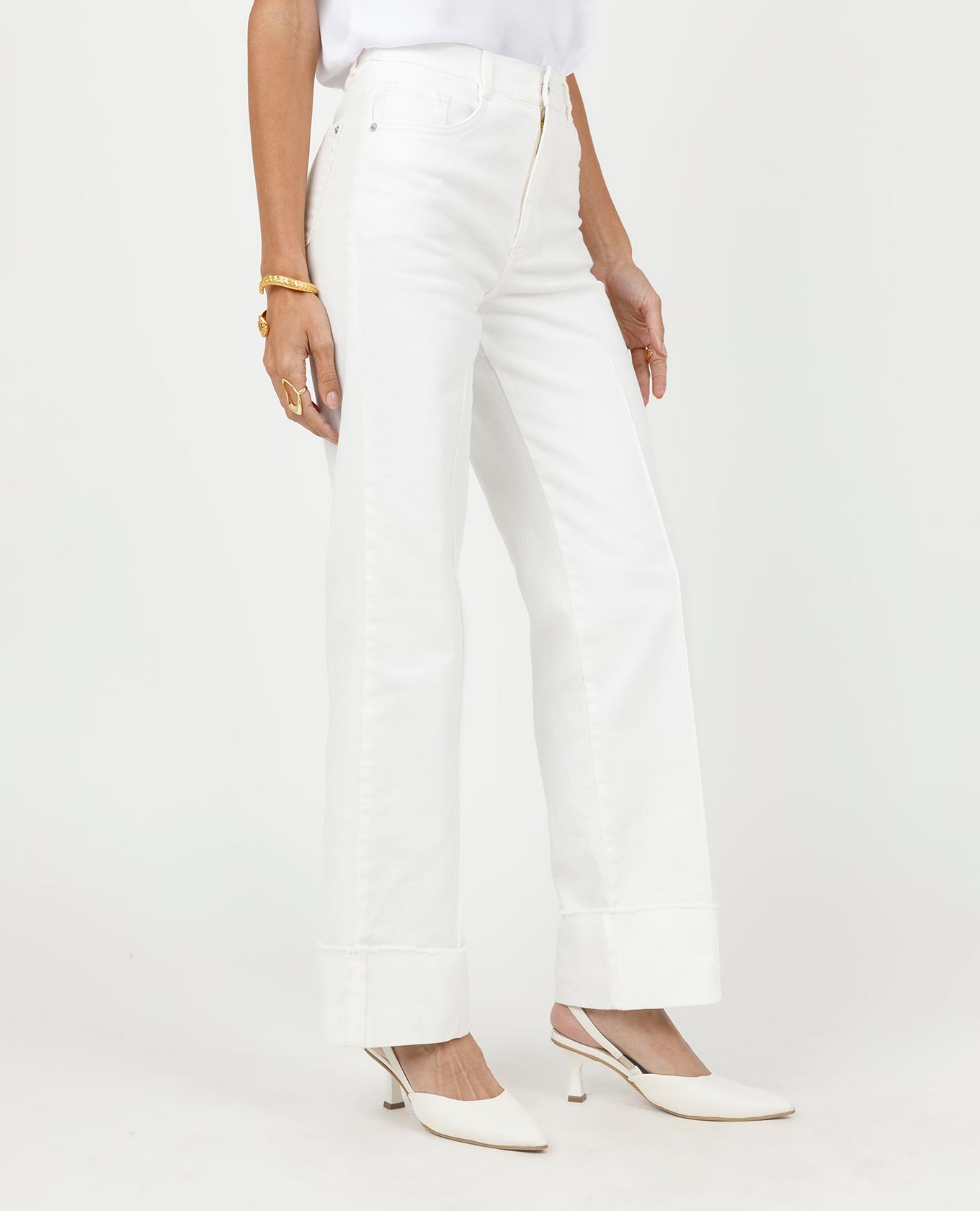 PANTALÓN REGULAR PARA MUJER TONO CRUDO CON BOTA DOBLADA CINCO BOLSILLOS Adrissa | Ropa para mujer Jeans