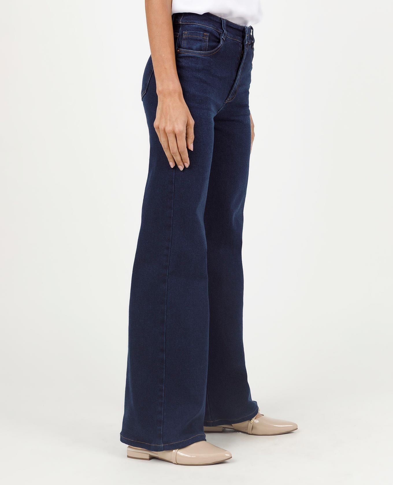 JEAN MOM FLARE PARA MUJER TONO OSCURO CINCO BOLSILLOS COSTURAS EN CONTRASTE Adrissa | Ropa para mujer Jeans