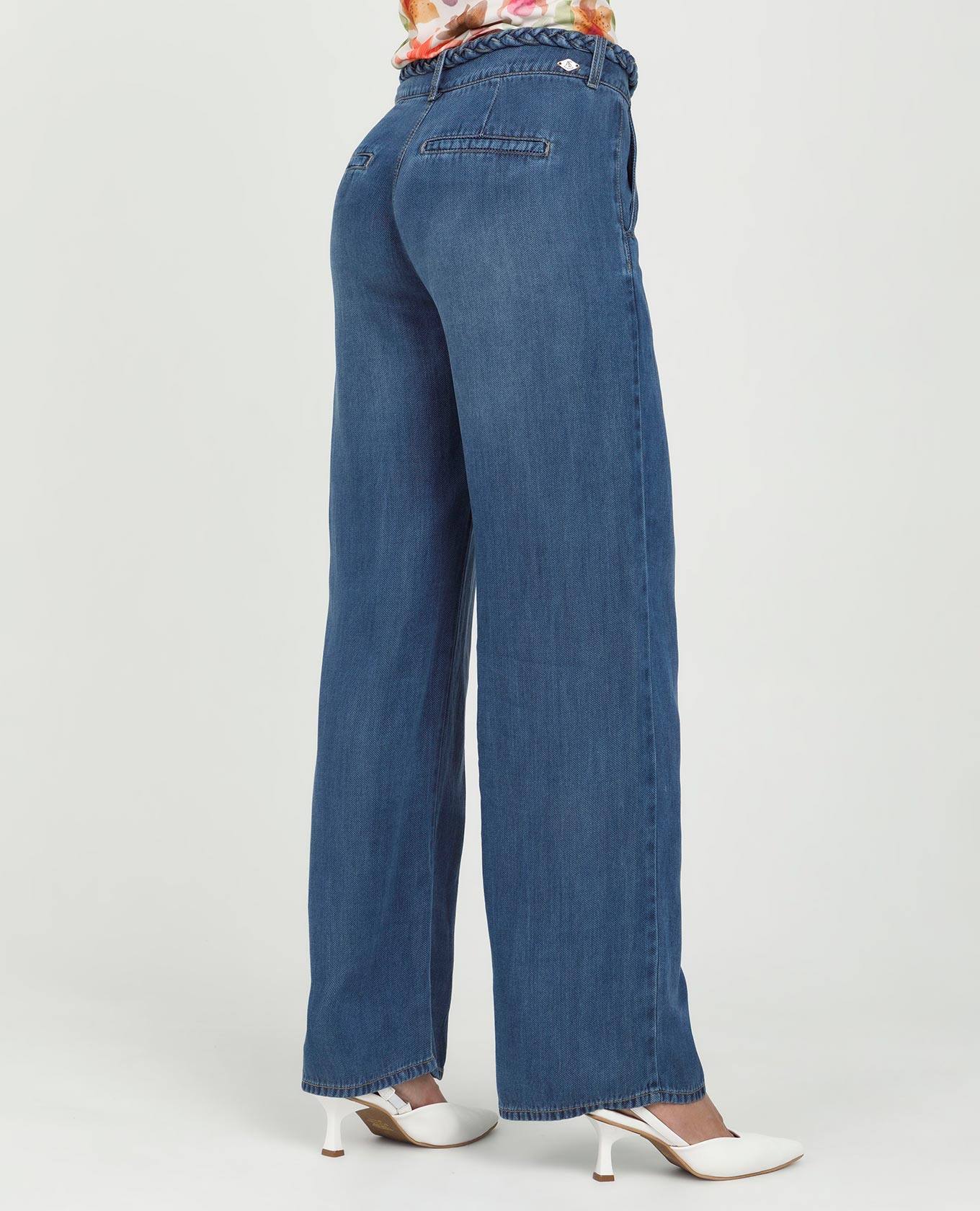 JEAN WIDE LEG PARA MUJER CON BOLSILLOS DIAGONALES Y CINTURÓN TRENZA Adrissa | Ropa para mujer Jeans