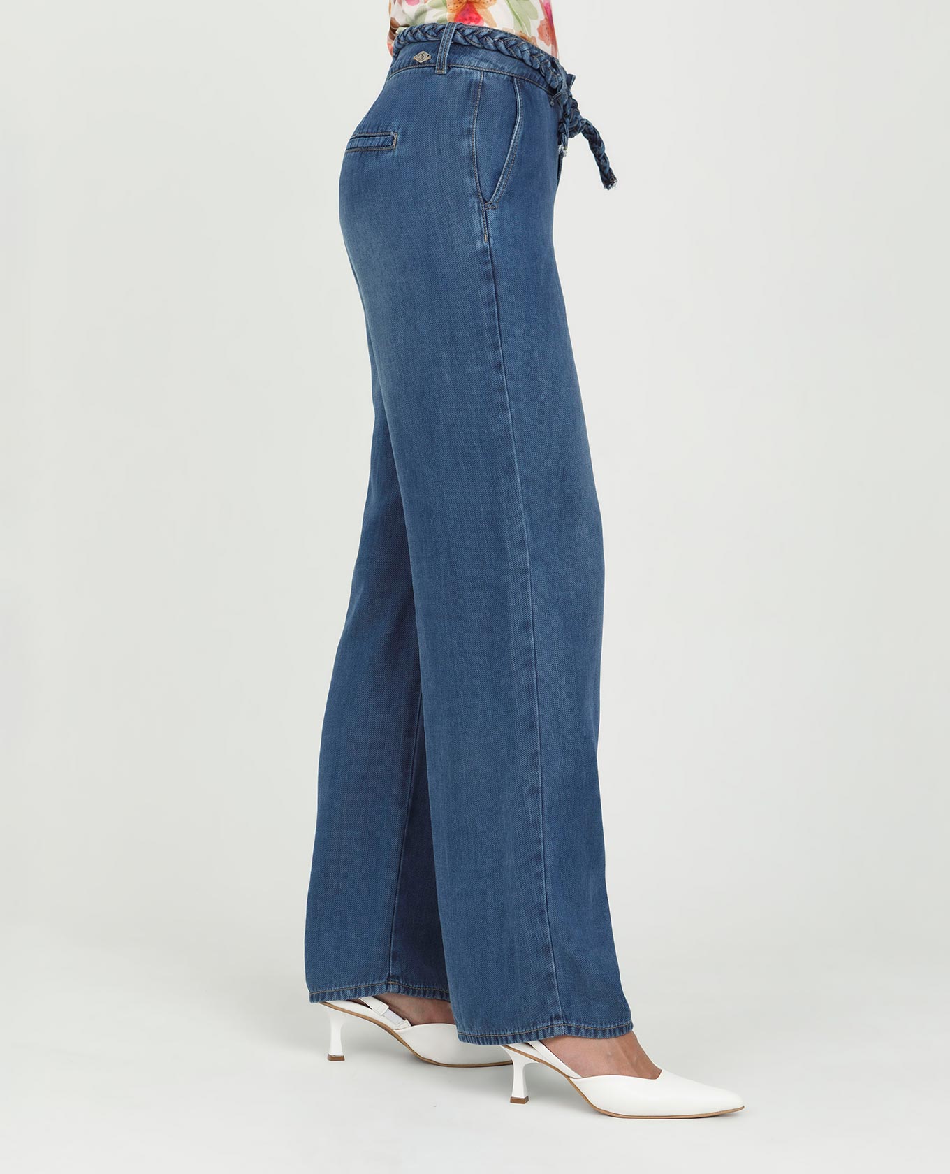 JEAN WIDE LEG PARA MUJER CON BOLSILLOS DIAGONALES Y CINTURÓN TRENZA Adrissa | Ropa para mujer Jeans